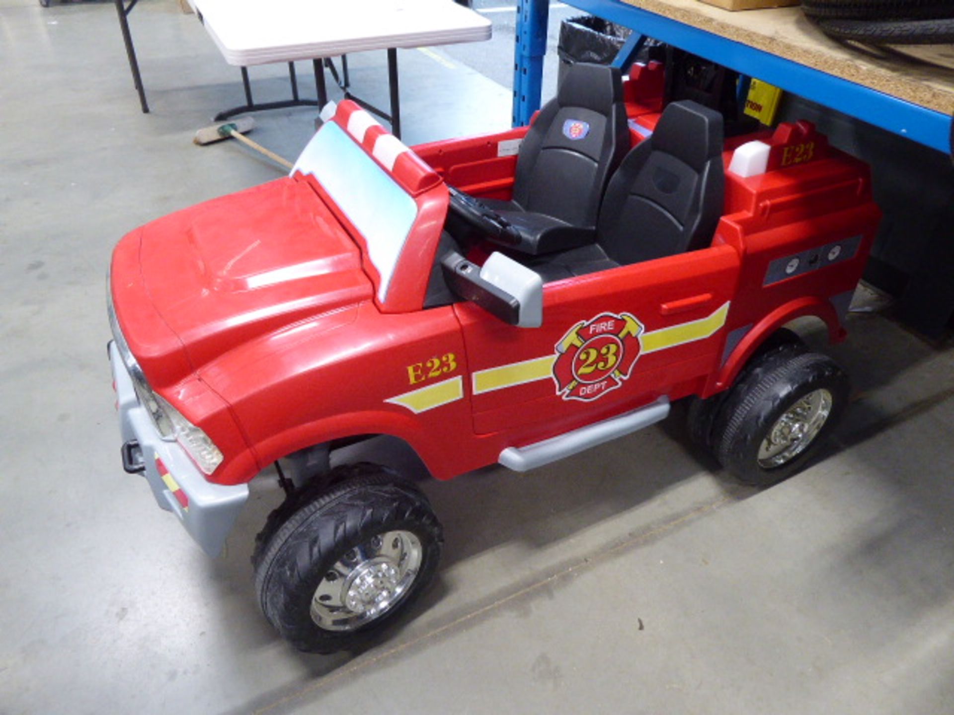 4052 - Red electric fire truck