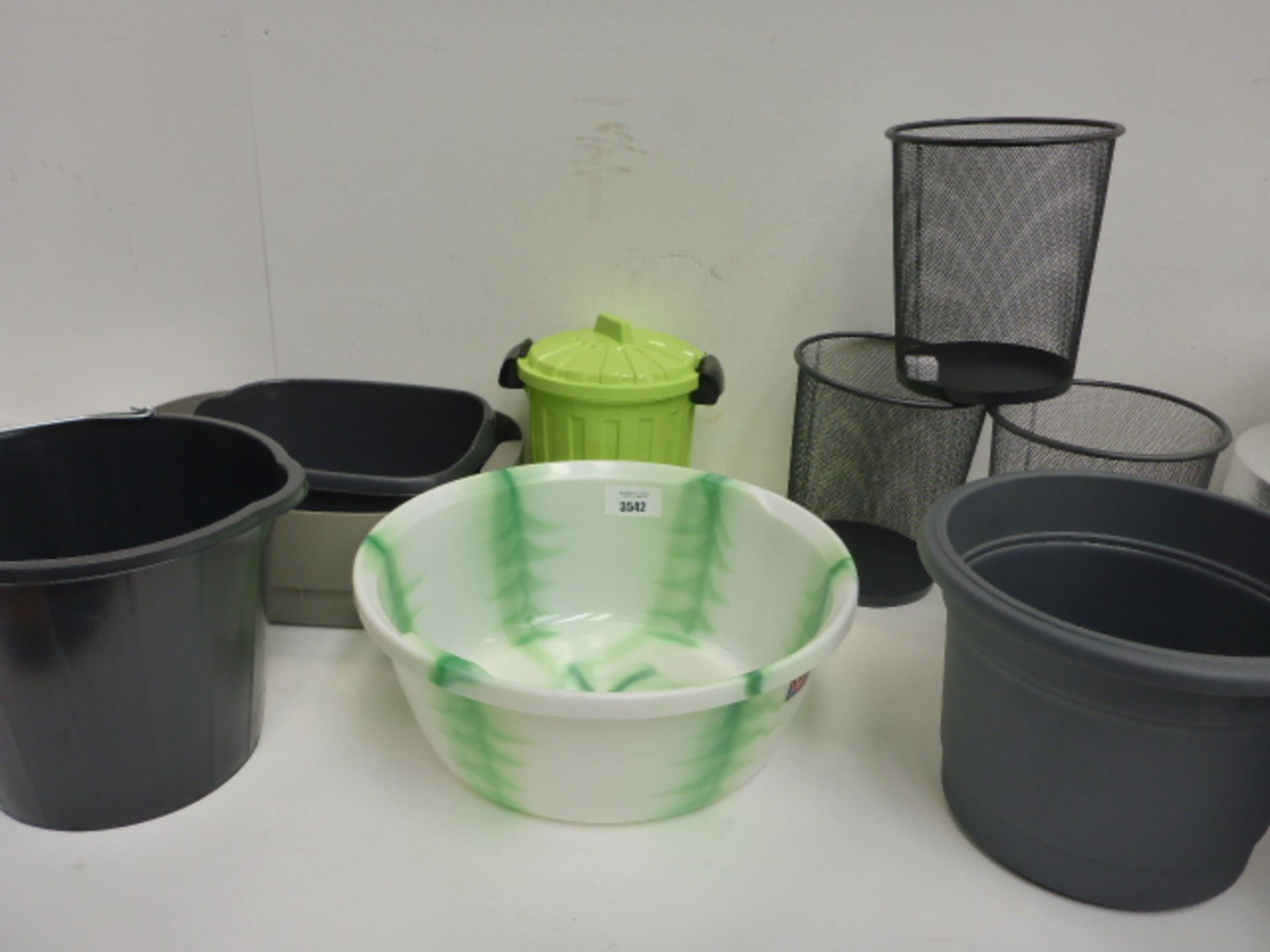Buckets, waste bins, washing up bowl, planter etc