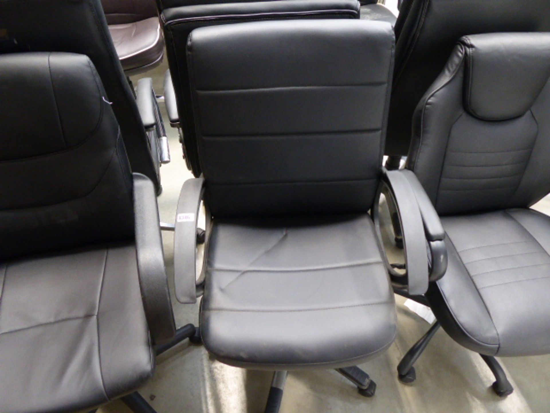 Black swivel office chair