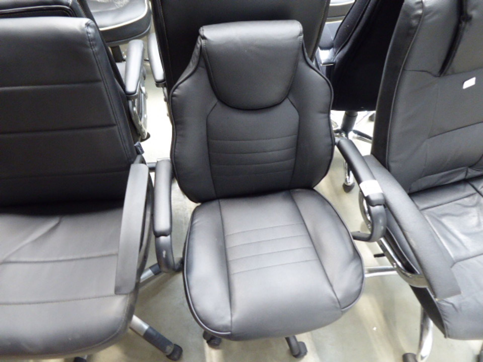 Black swivel office chair