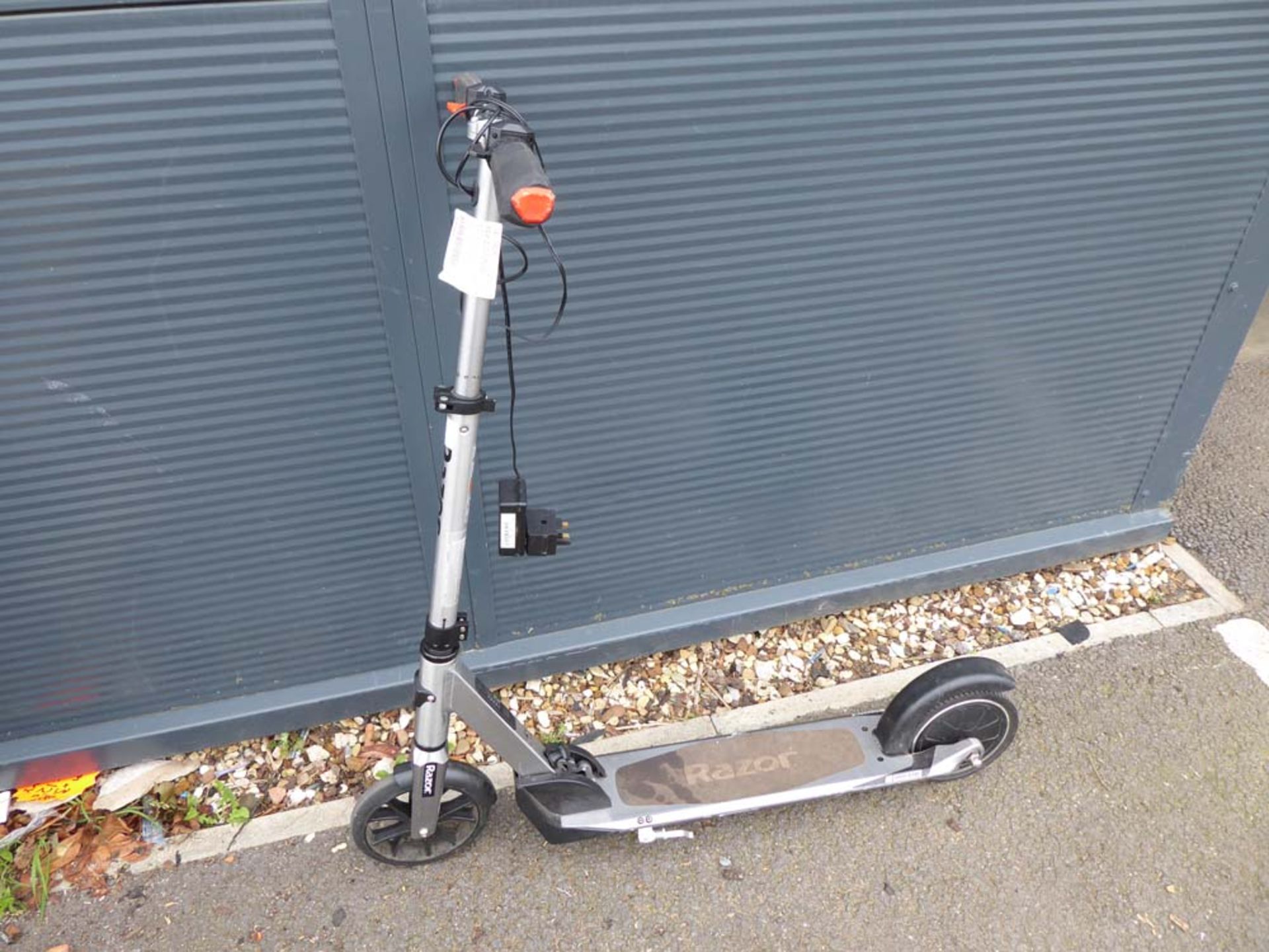 Razor electric scooter with charger