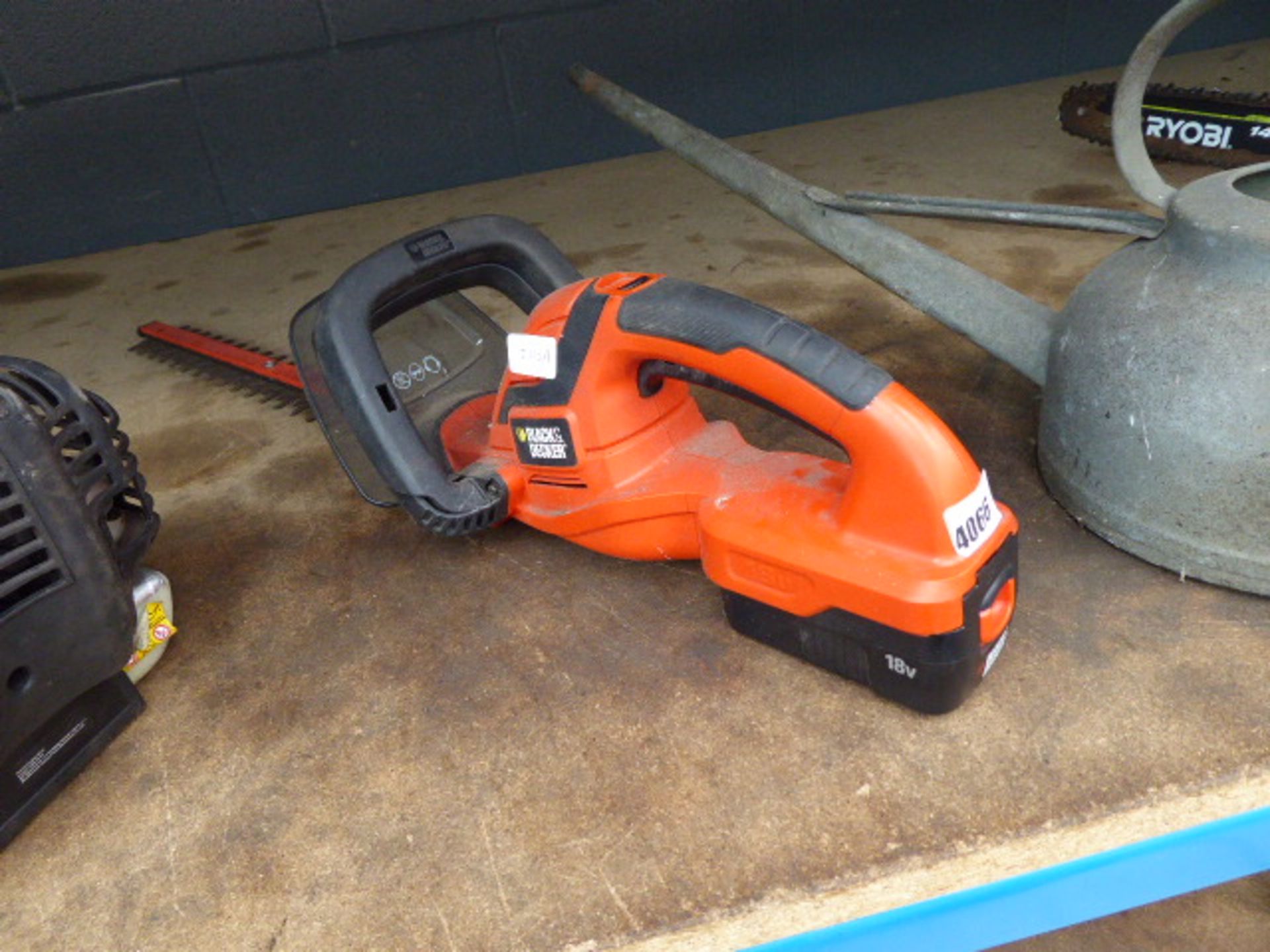 4061 - Black & Decker battery powered hedge cutter with one battery (no charger)