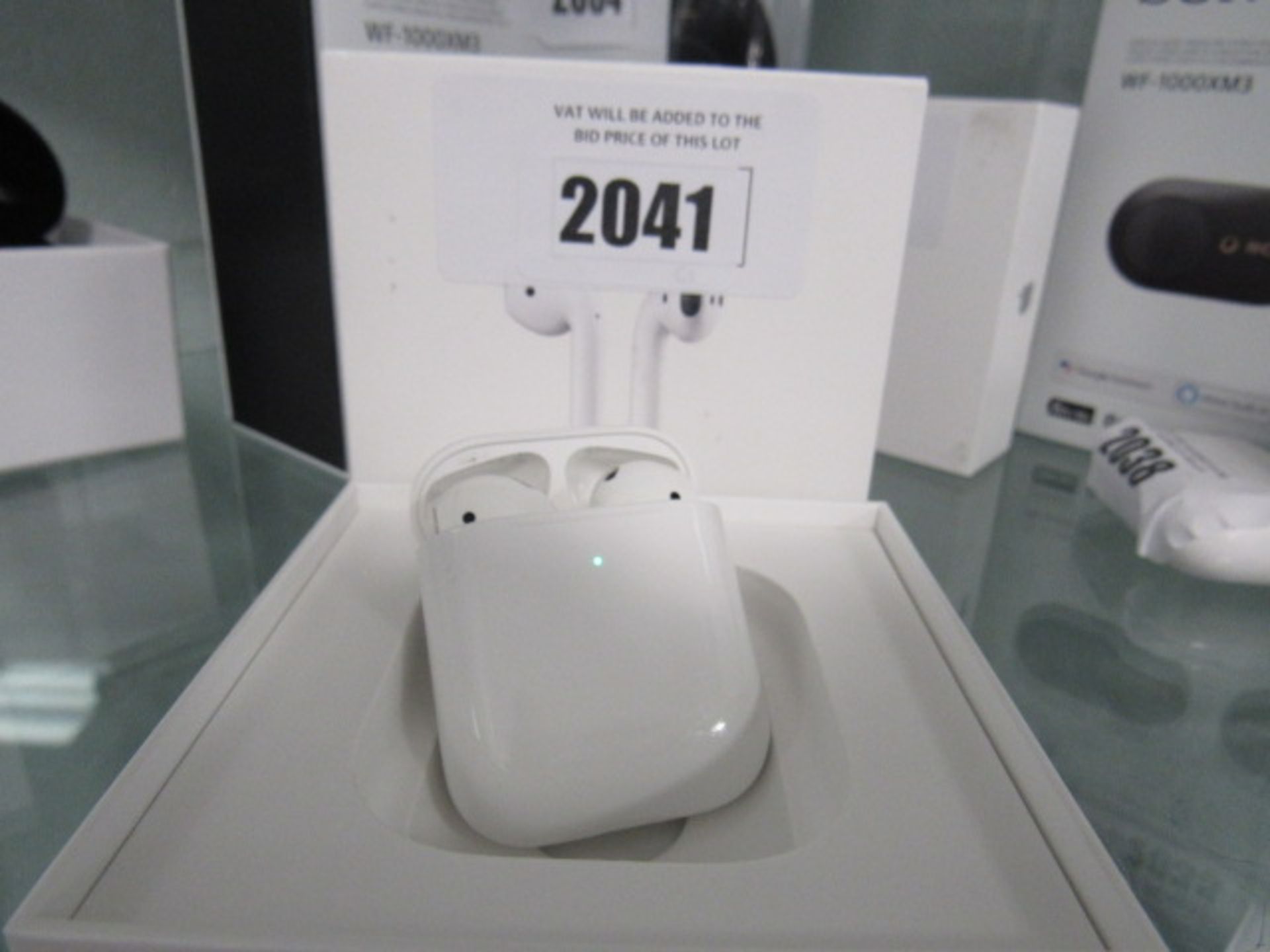 Apple Airpods 2nd Gen. with wireless charging case