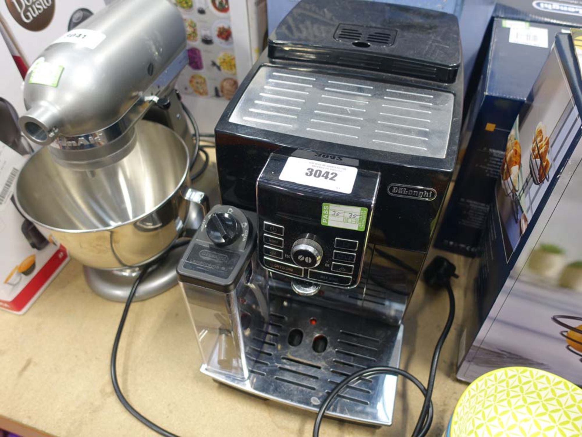 (35) Delonghi coffee machine