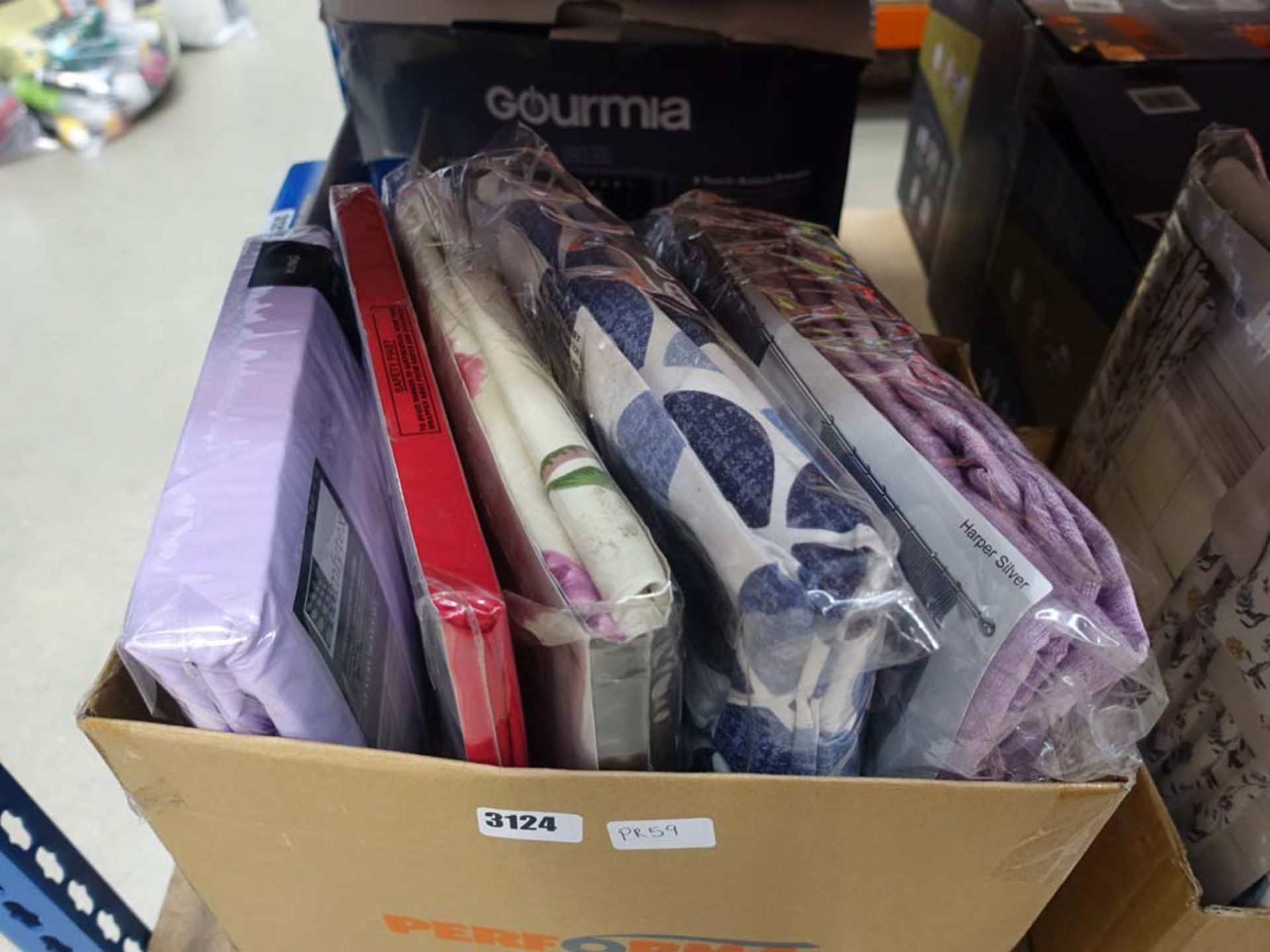 Box of assorted bed linen