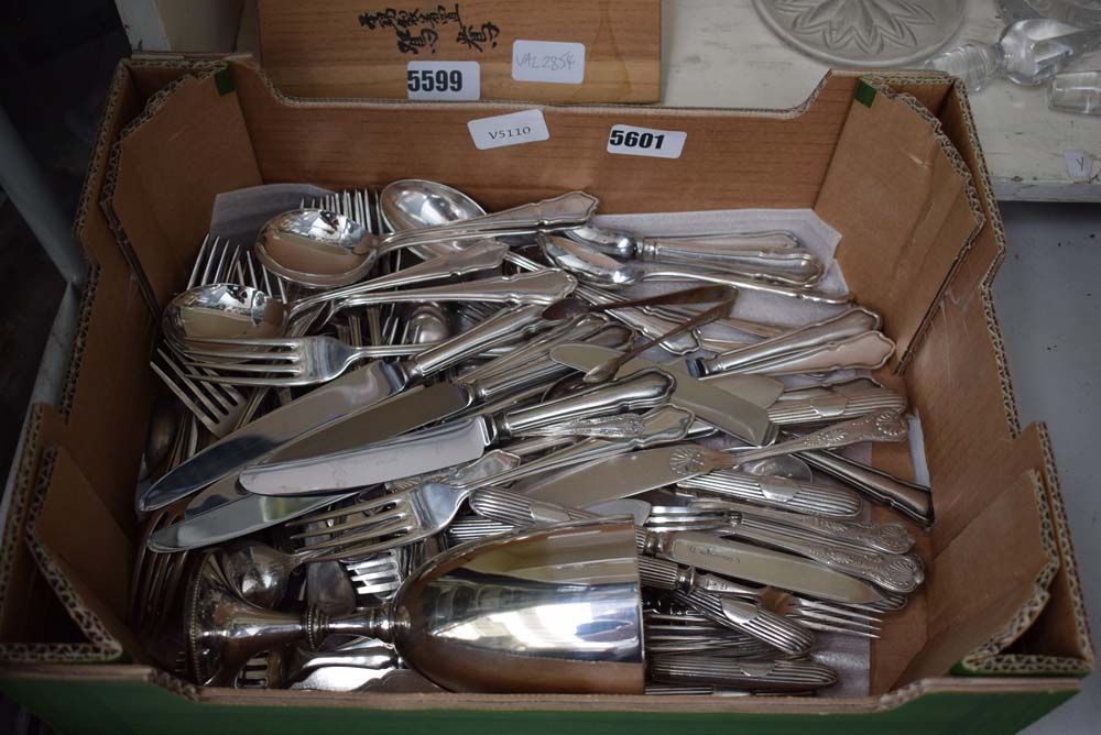 Box containing a quantity of loose cutlery