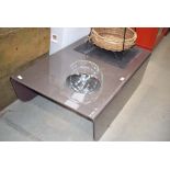 5040 Bent glass coffee table with fish bowl