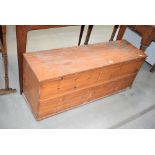 Pine blanket box