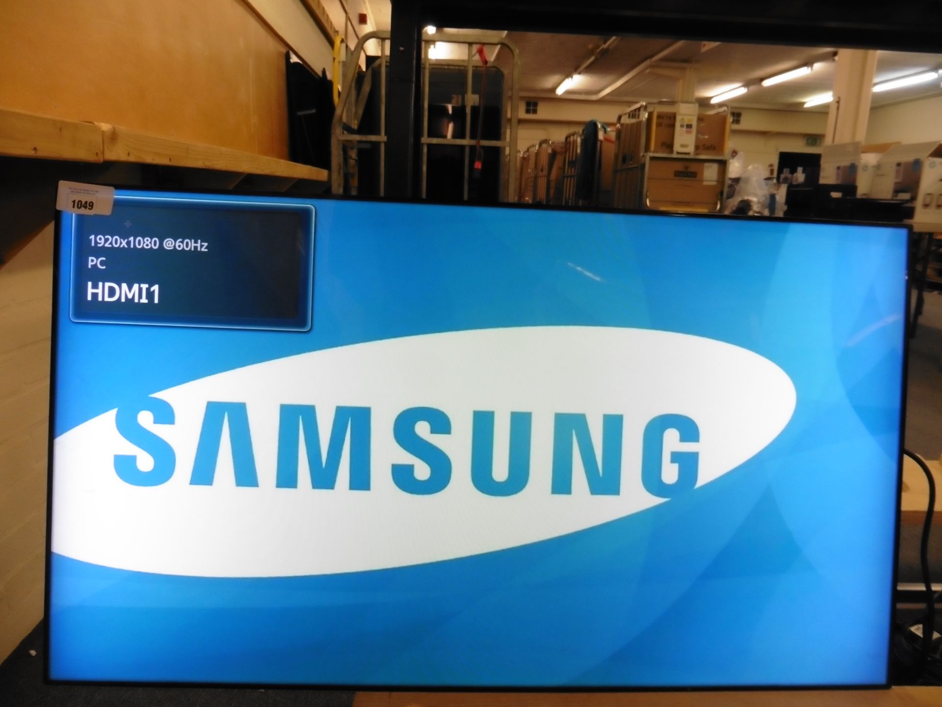 Samsung model UE46C colour display screen with remote (manufactured 2013)