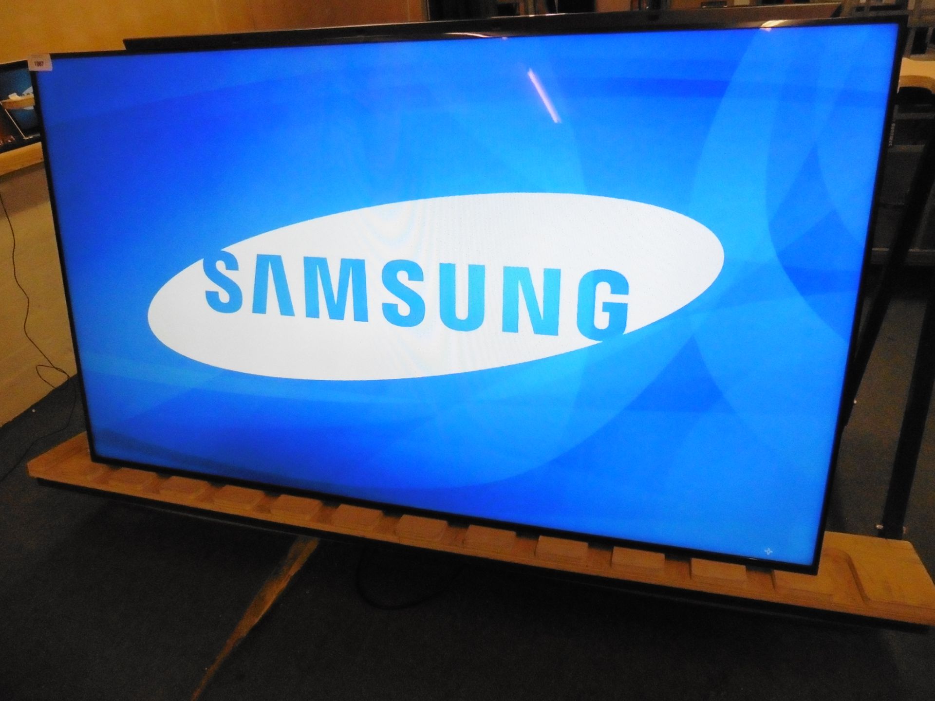 Samsung model LH75DMD professional display screen with remote (manufactured 2015)