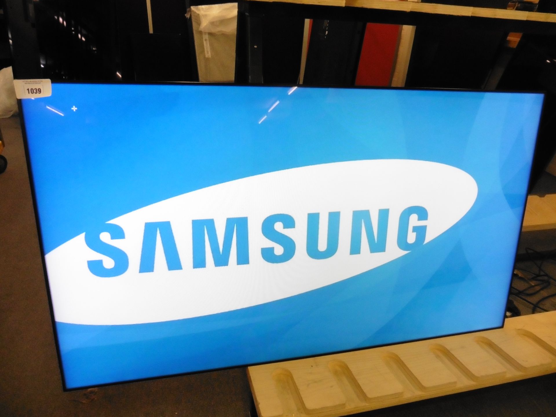 Samsung model UE55D colour display screen with remote (manufactured 2016)