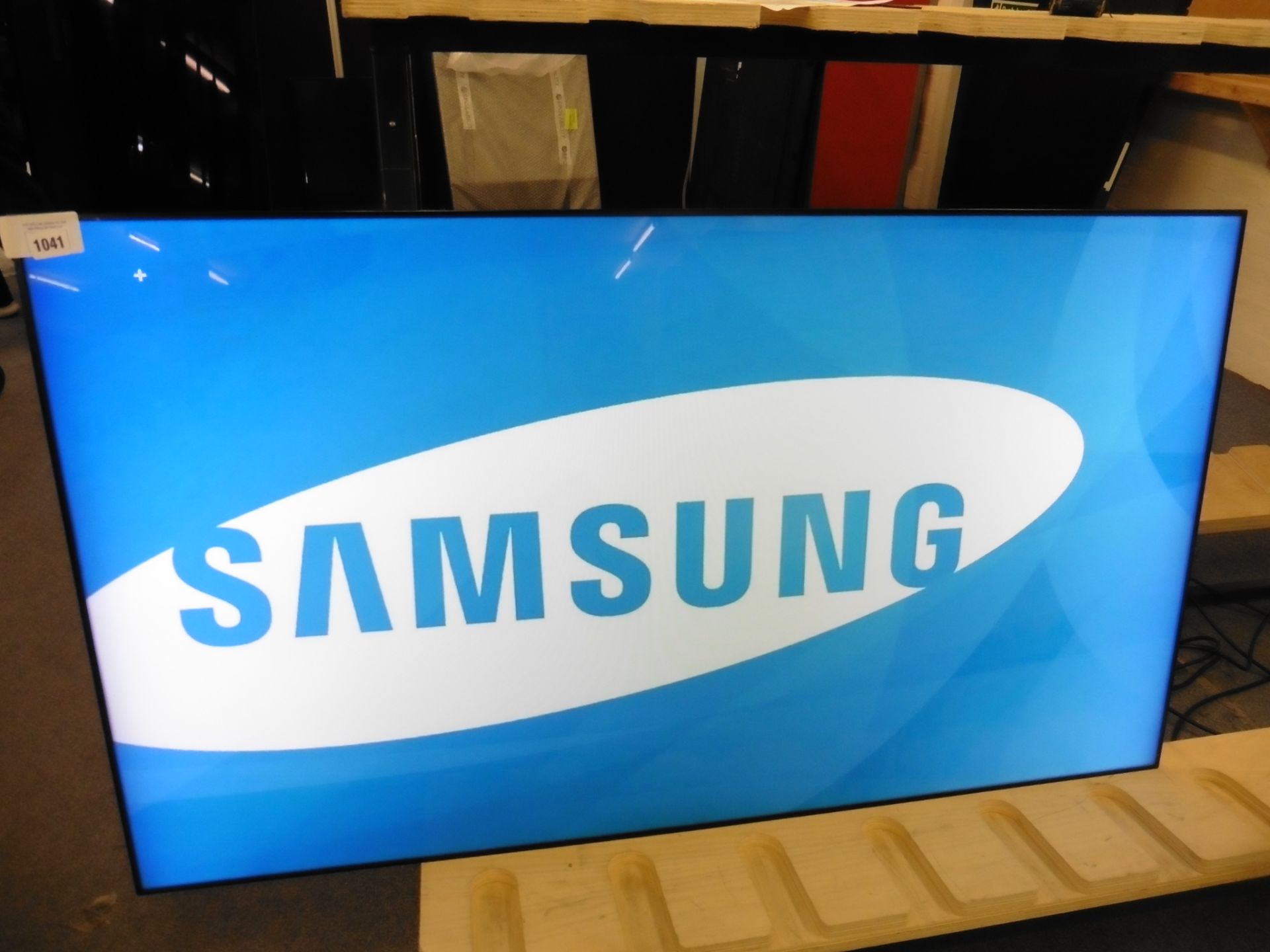 Samsung model UE55D colour display screen with remote (manufactured 2016)