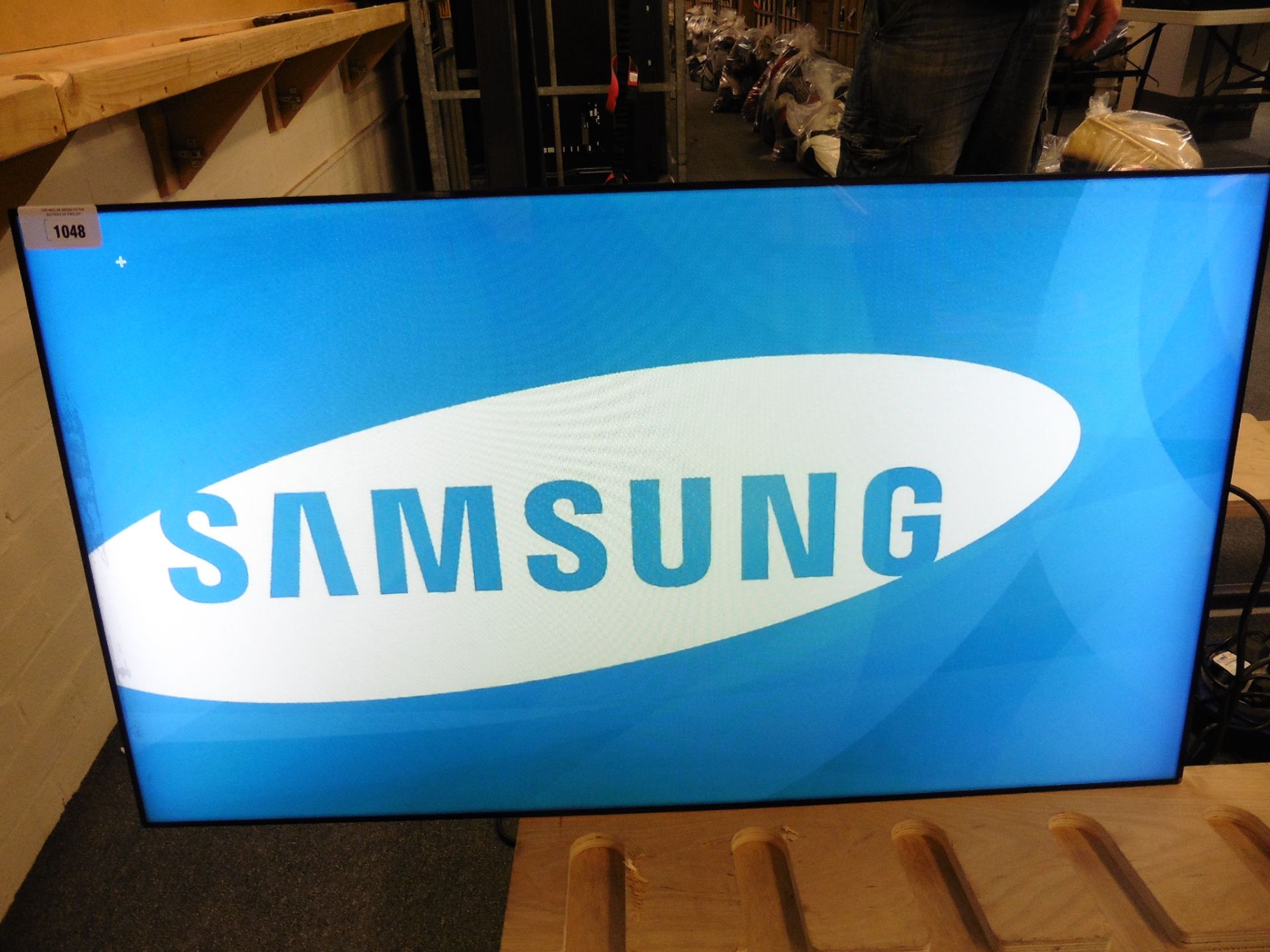 Samsung model UE46C colour display screen with remote (manufactured 2014)