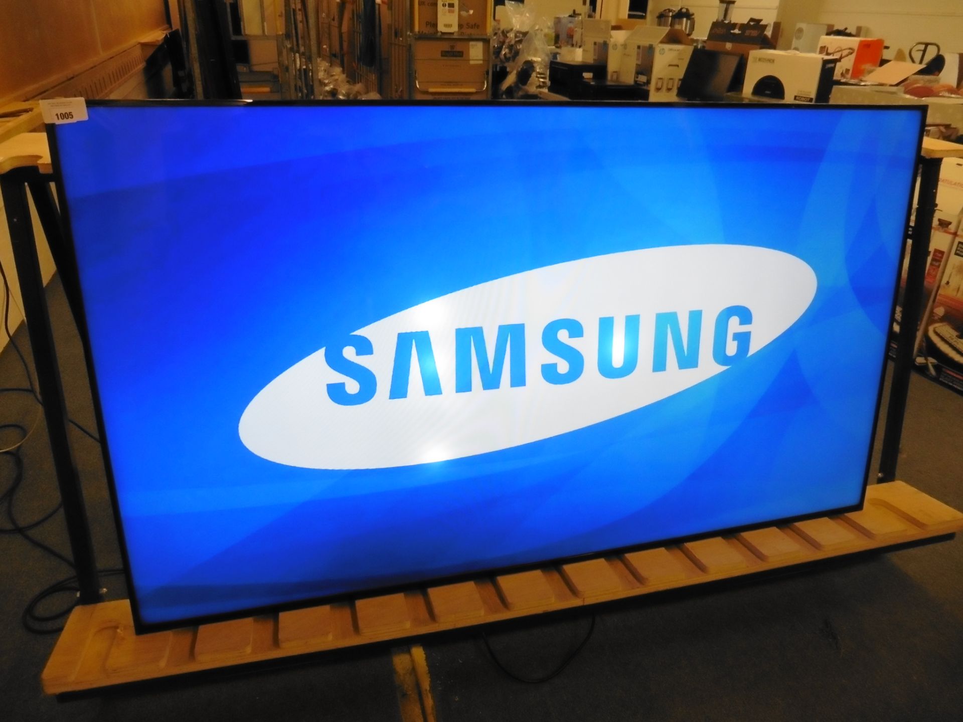 Samsung model LH75DMD professional display screen with remote (manufactured 2015)