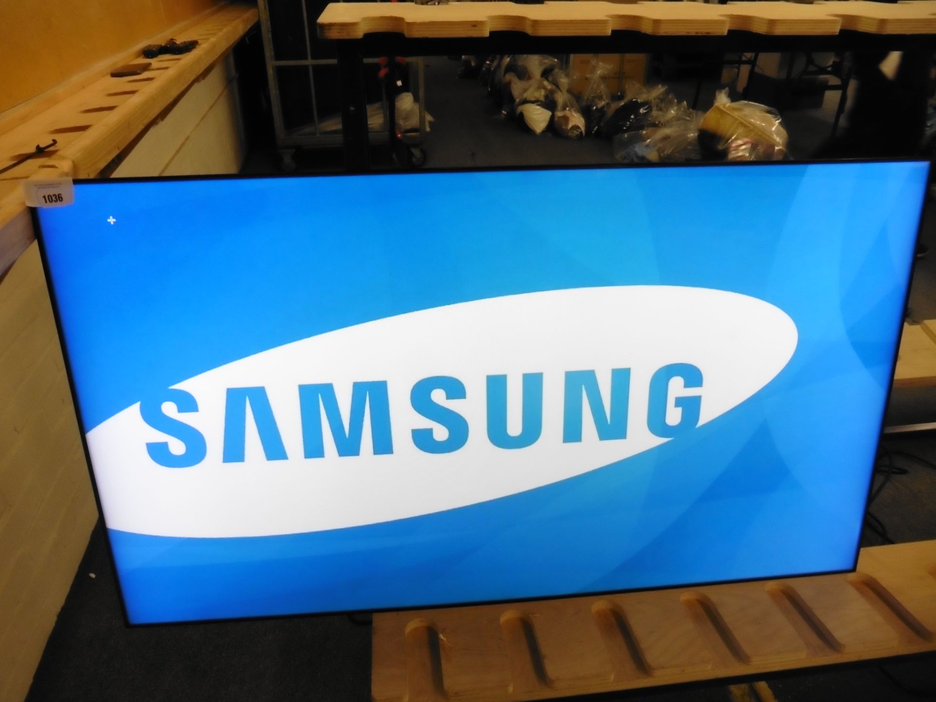 Samsung model UE55D colour display screen with remote (manufactured 2014)