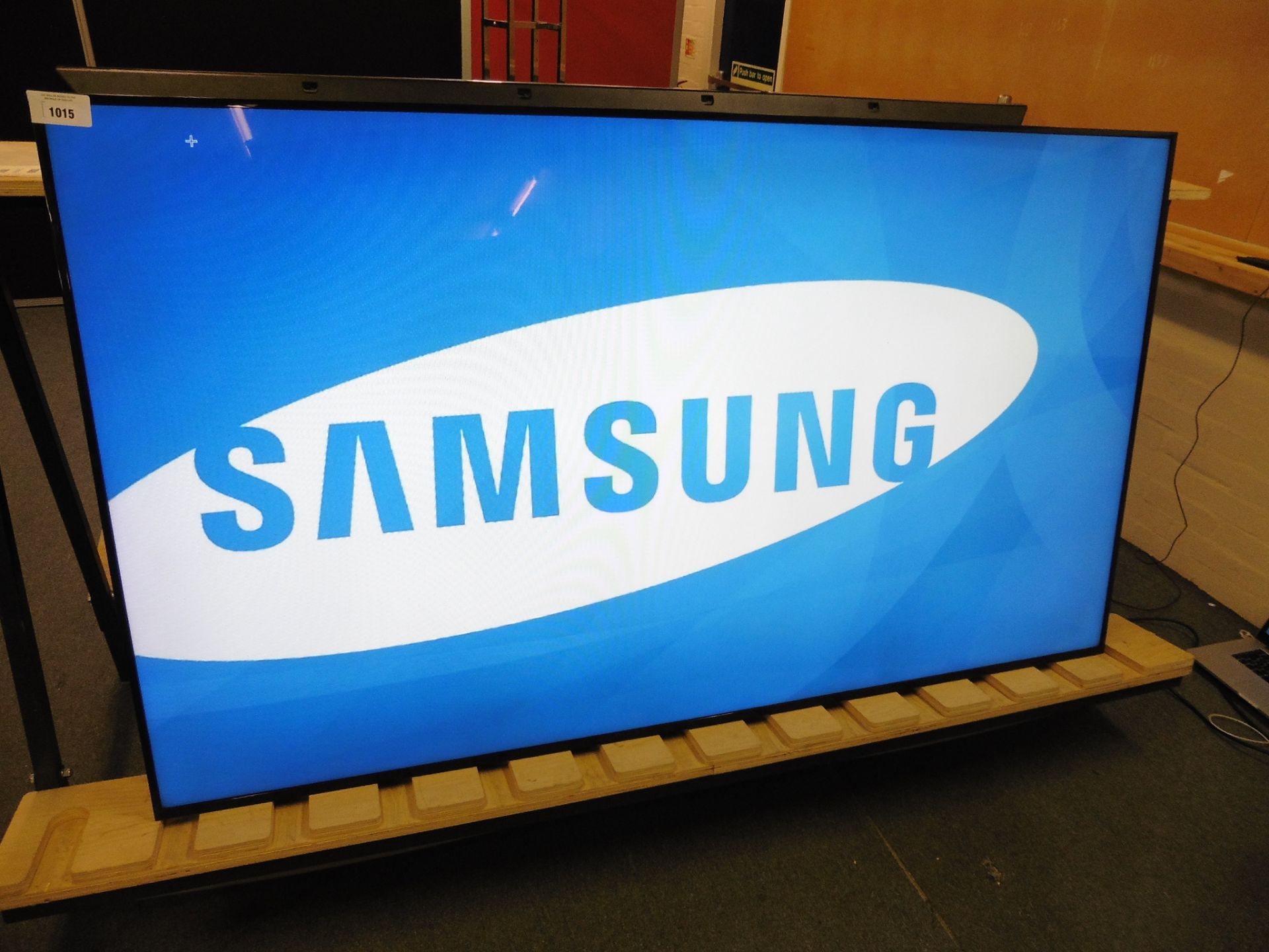 Samsung model LH75DMD professional display screen with remote (manufactured 2015) - Image 3 of 3