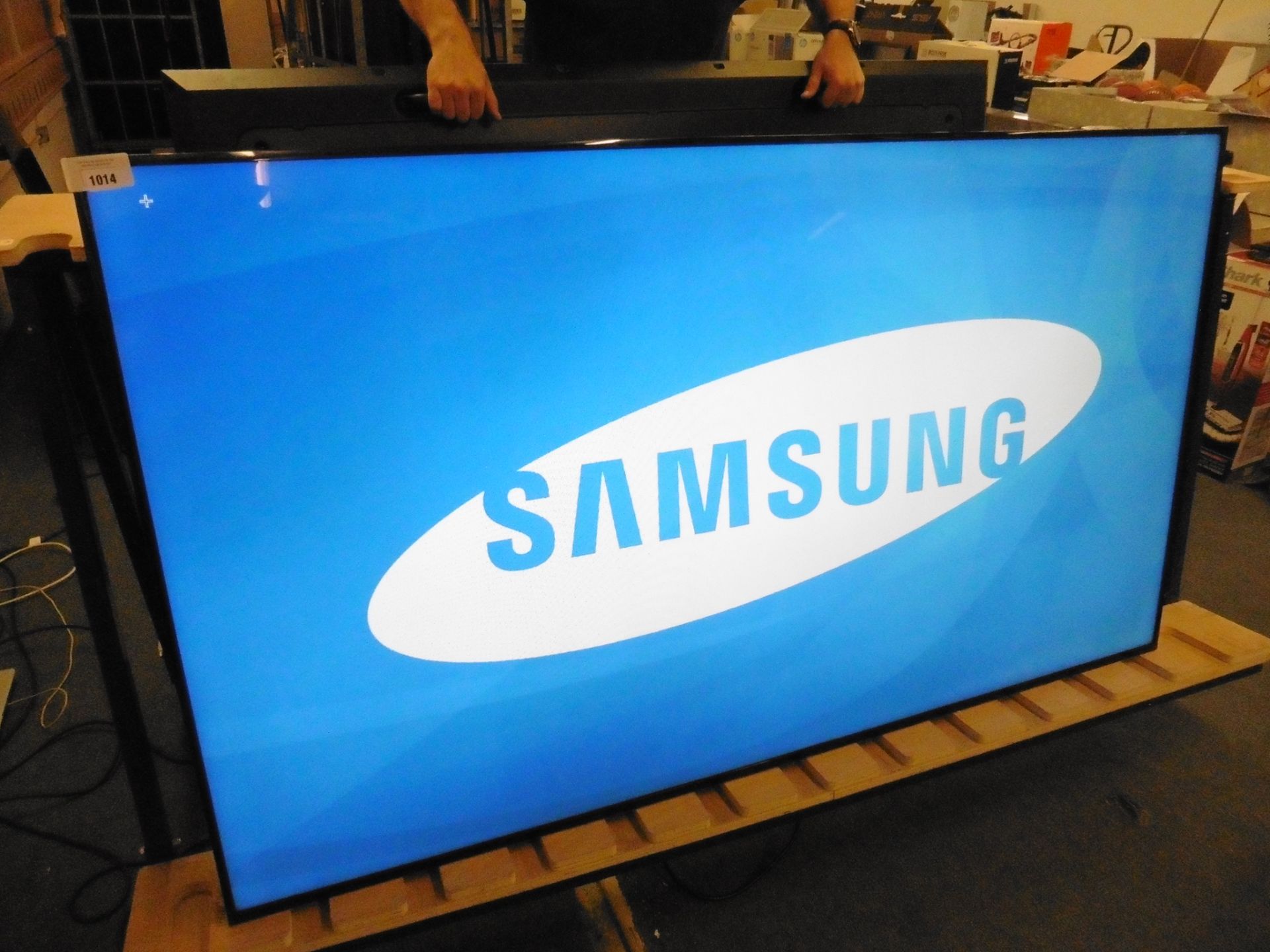 Samsung model LH75DMD professional display screen with remote (manufactured 2015)