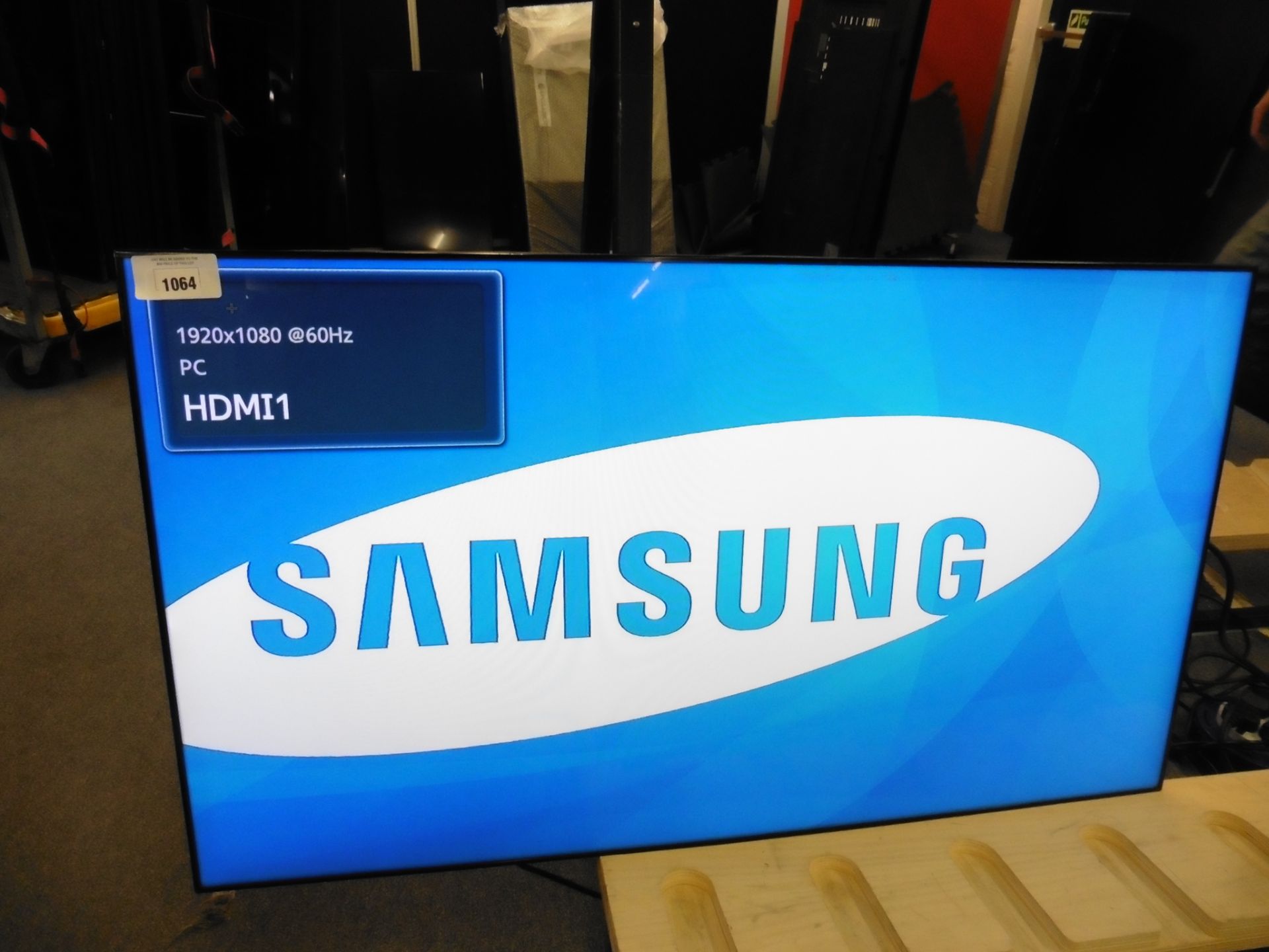 Samsung model UE46C colour display screen with remote (manufactured 2013)