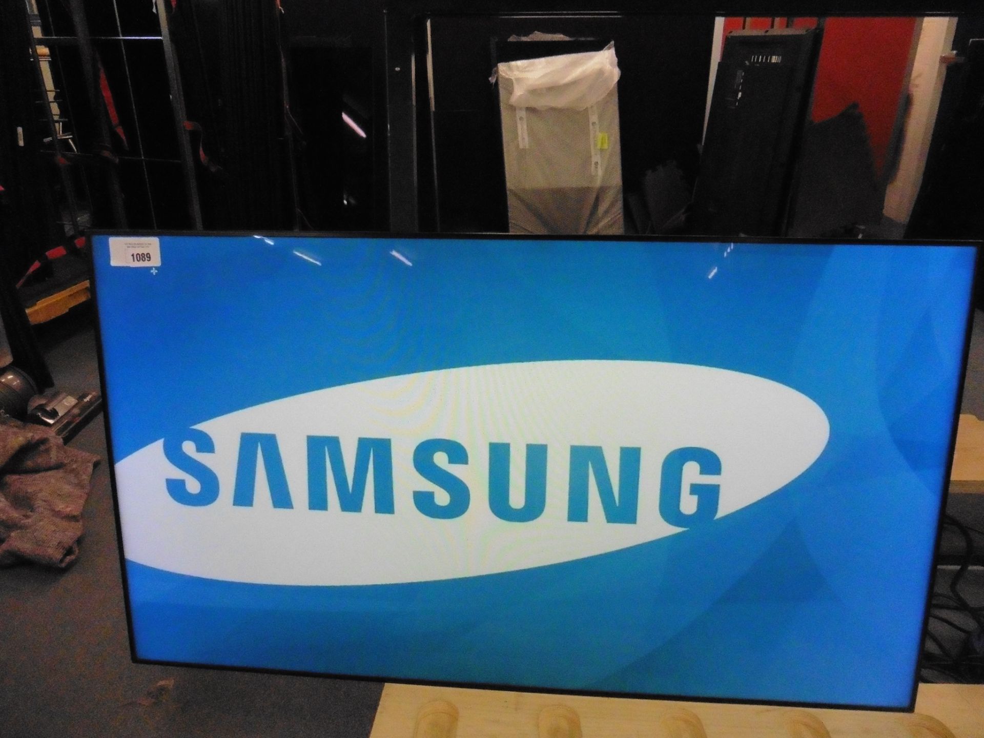 Samsung model UE46D colour display screen (manufactured 2014)