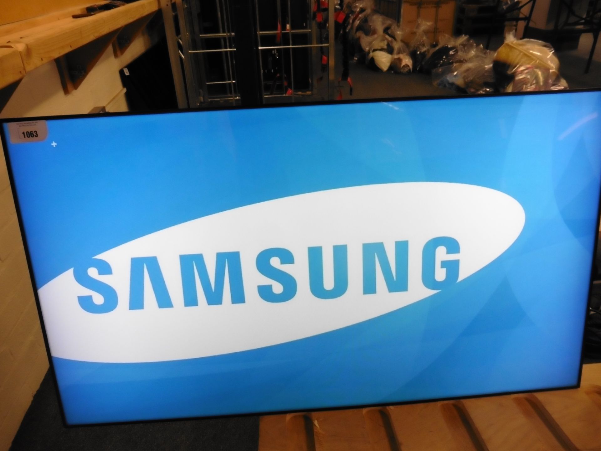 Samsung model UE46C colour display screen with remote (manufactured 2014)