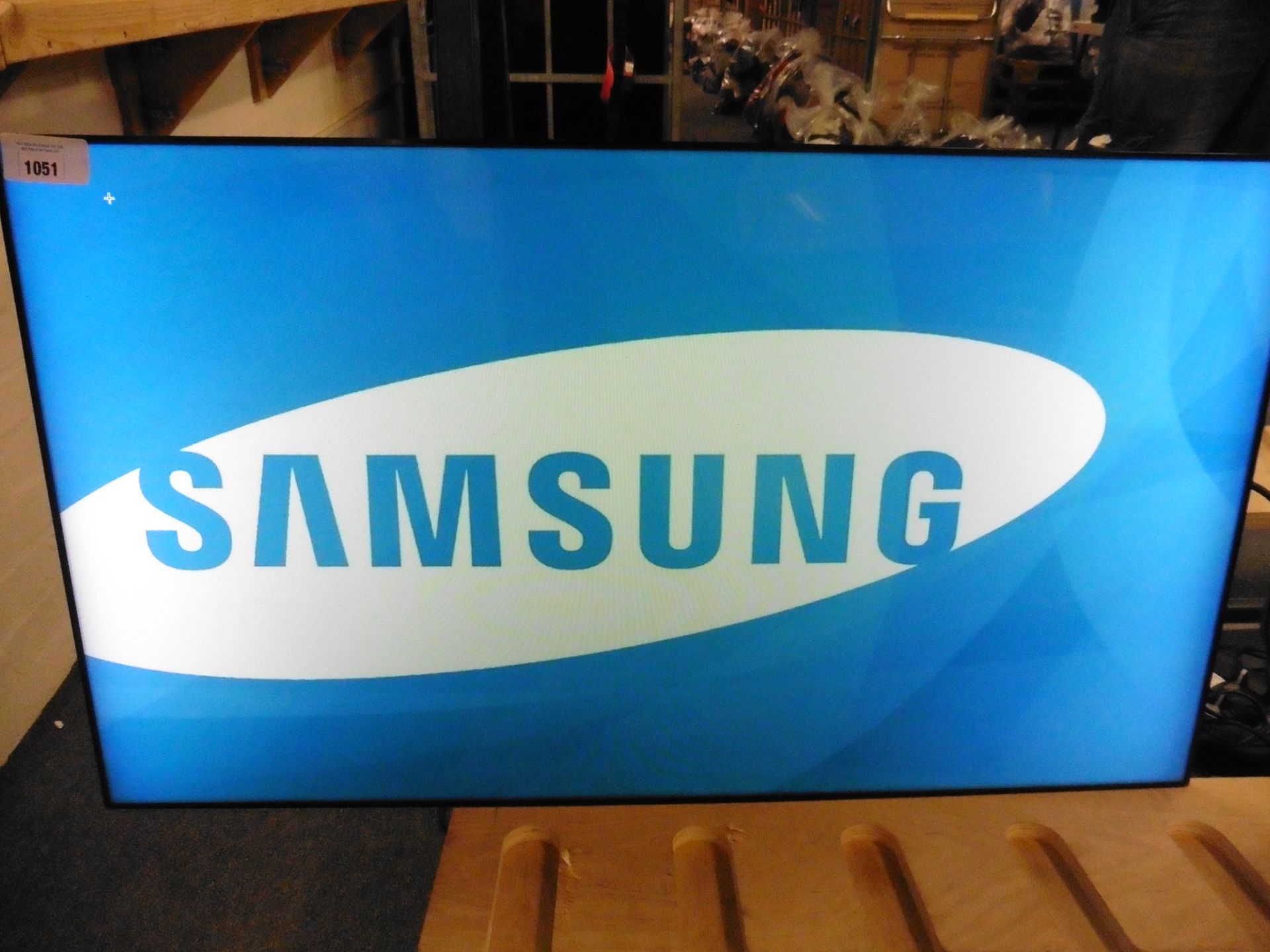 Samsung model UE46C colour display screen with remote (manufactured 2014)