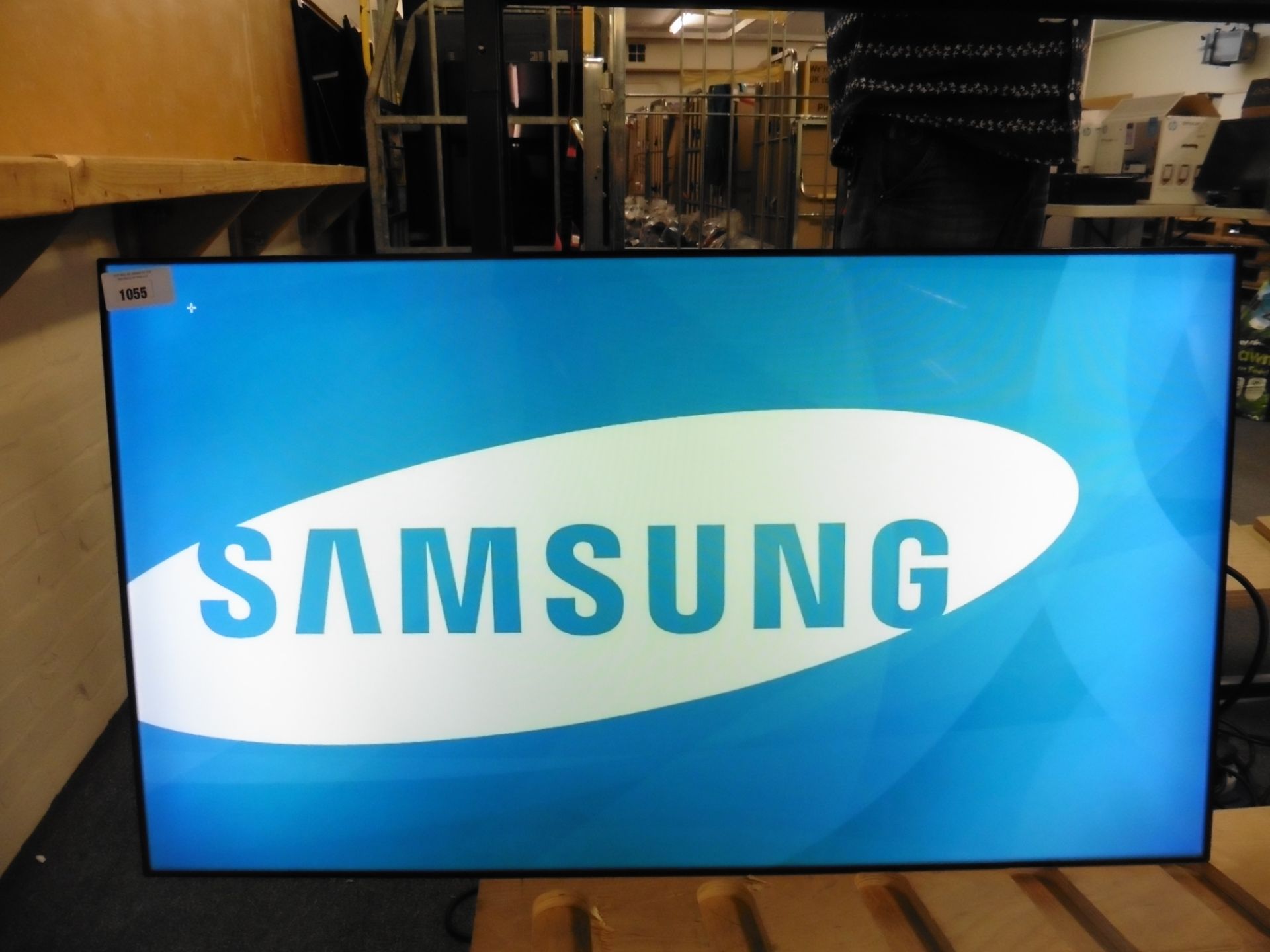 Samsung model UE46C colour display screen with remote (manufactured 2013)