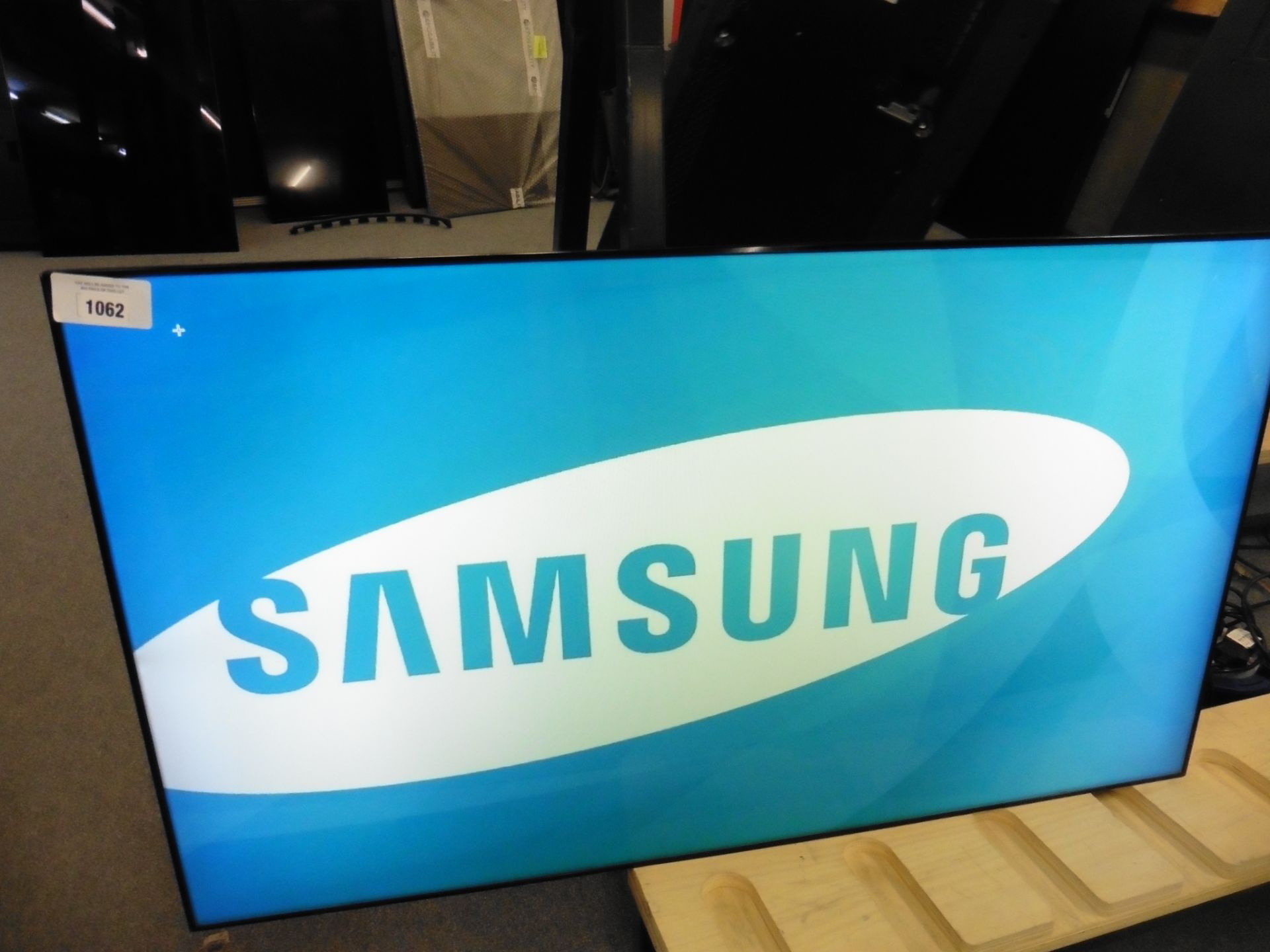 Samsung model UE46C colour display screen with remote (manufactured 2014)