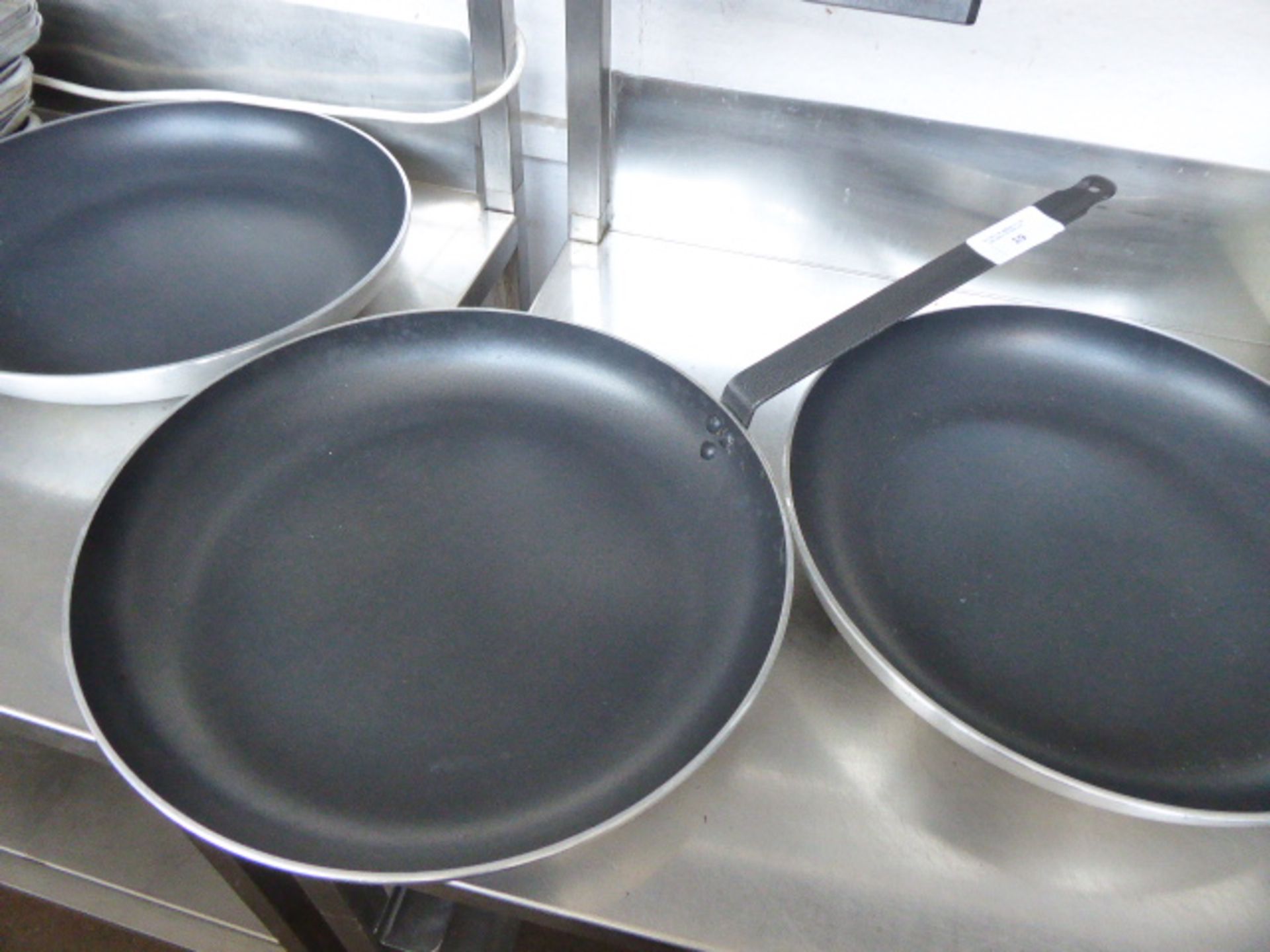 40cm Diameter non stick large fry pan