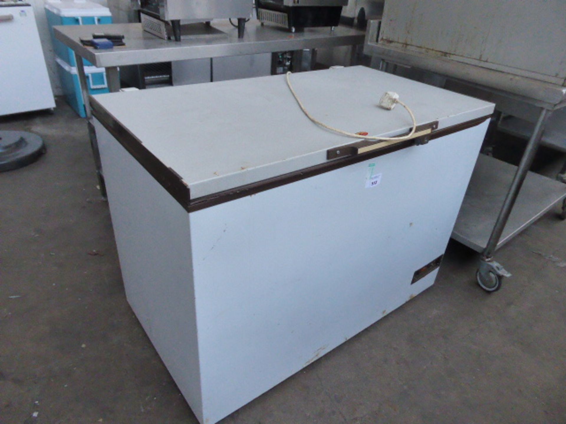 (91) 105cm white chest freezer