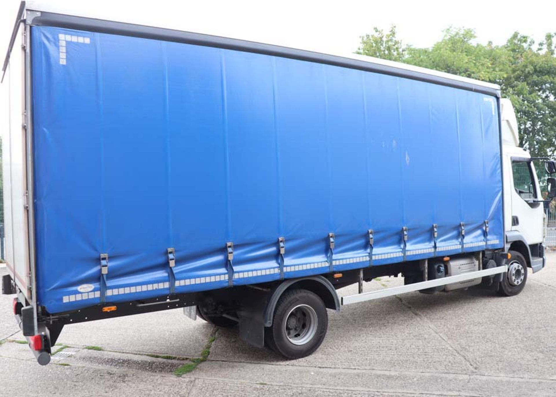 DAF TRUCKS Euro 6 curtain sided lorry, 12000kg gross, 4500cc diesel engine, first registered 28.09. - Image 3 of 14