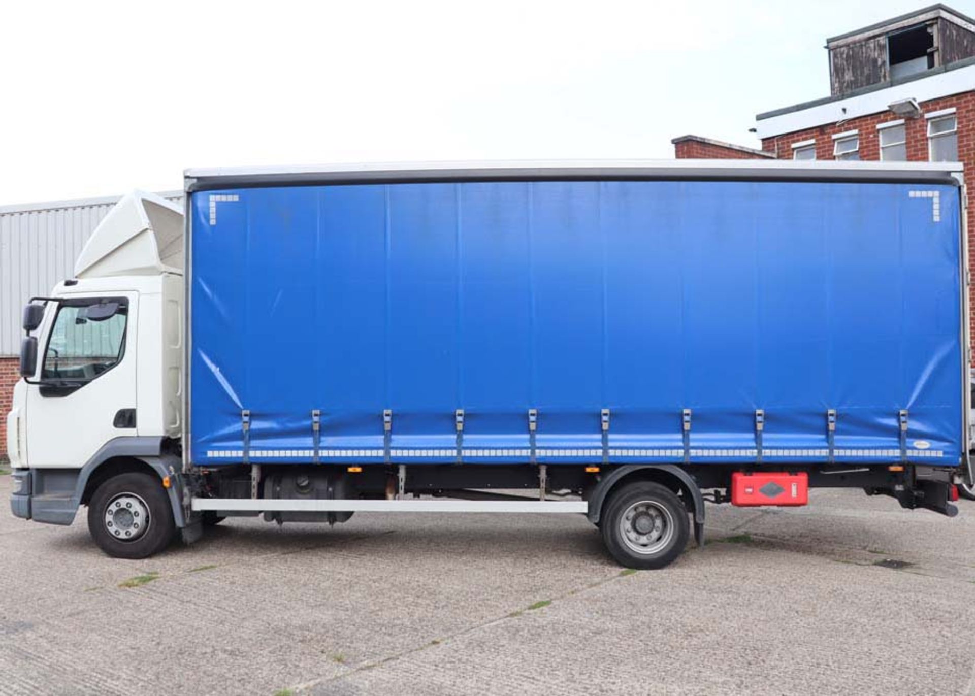 DAF TRUCKS Euro 6 curtain sided lorry, 12000kg gross, 4500cc diesel engine, first registered 28.09. - Image 5 of 14