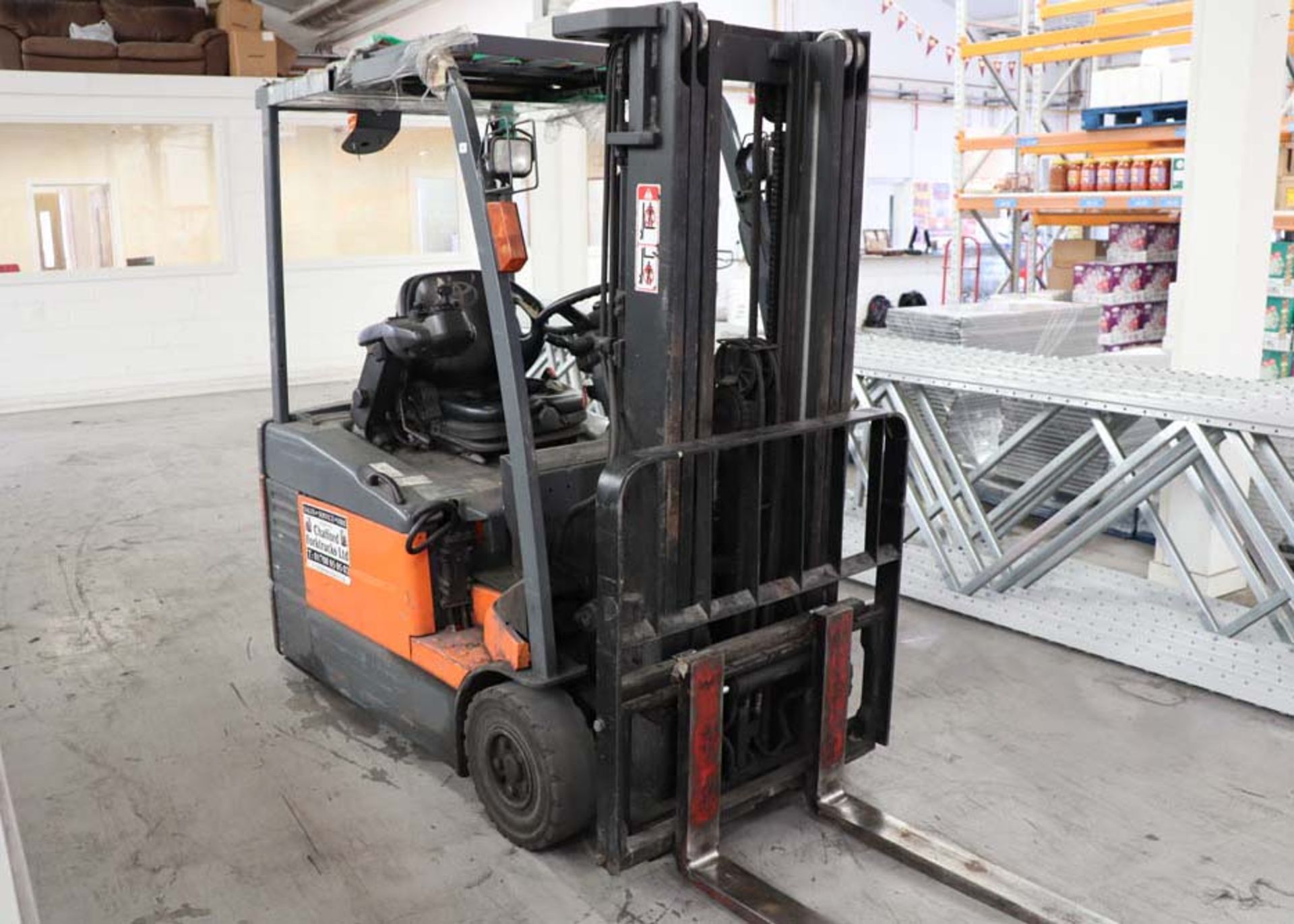 TOYOTA model E811 electric counterbalance forklift truck, 2007, capacity 1500kg with triple mast and - Image 10 of 13