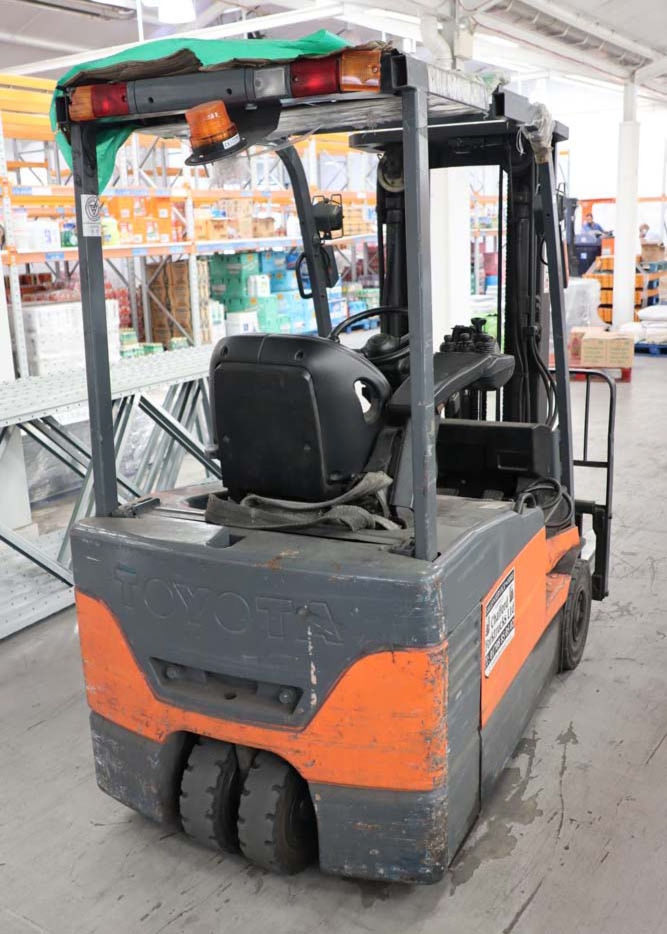 TOYOTA model E811 electric counterbalance forklift truck, 2007, capacity 1500kg with triple mast and - Image 8 of 13