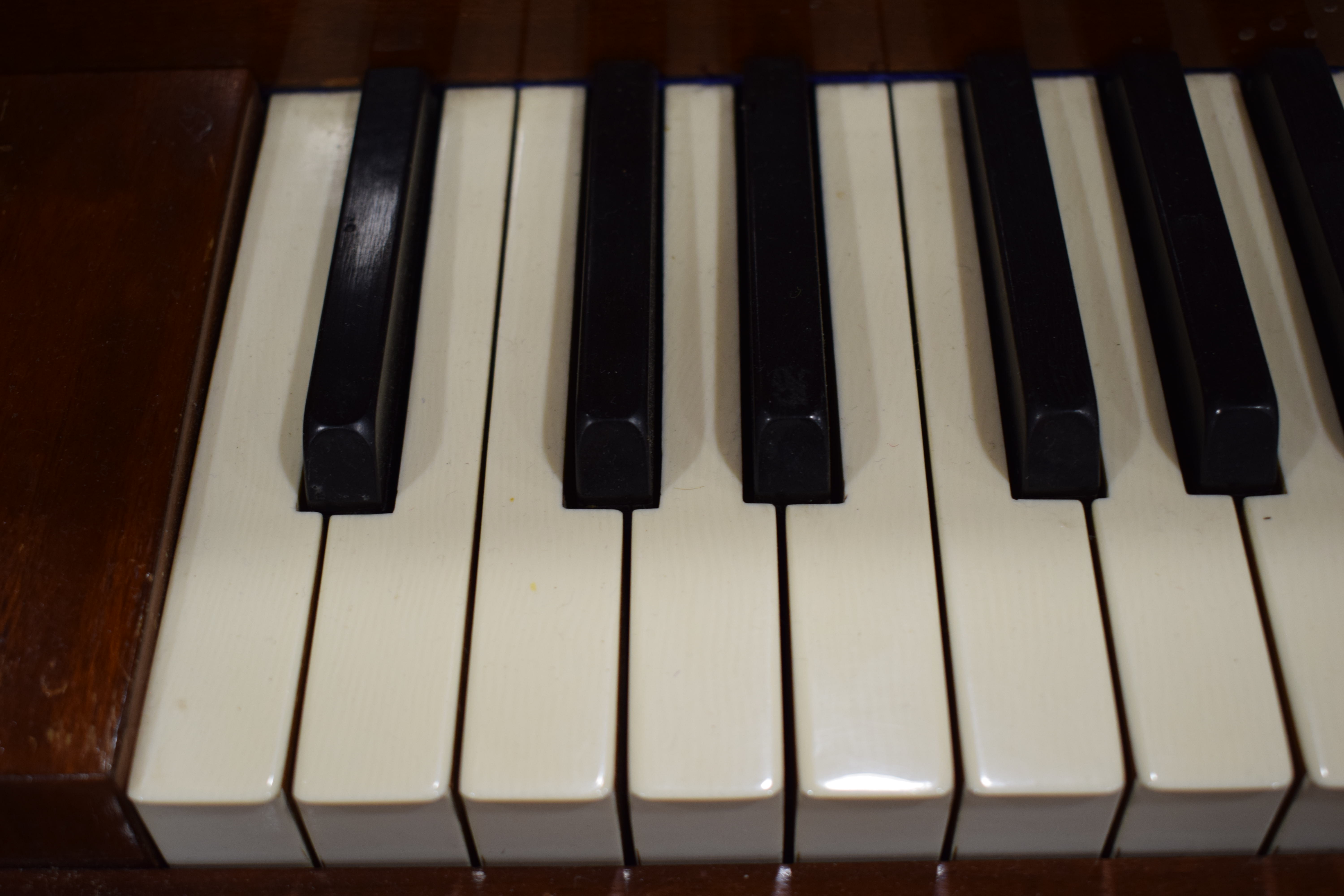 A Bluthner baby grand piano with a mahogany case, c. 1929, No. - Image 4 of 31