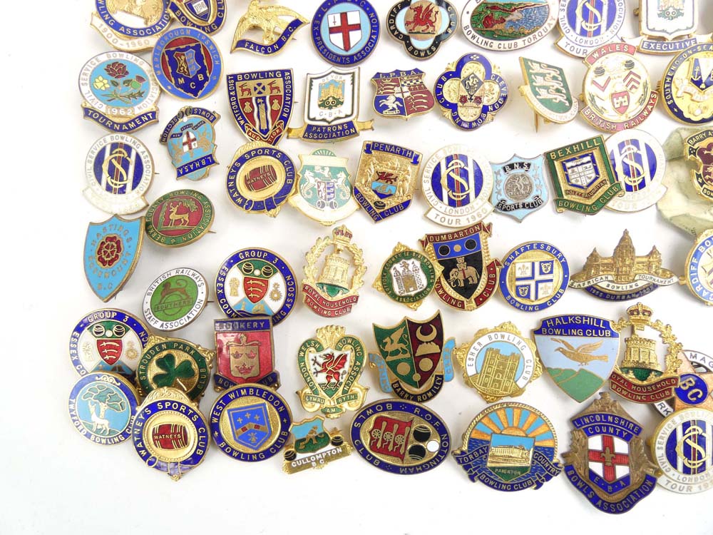 A collection of approximately two hundred and thirty six 1960's enamelled bowling club badges - Image 2 of 7