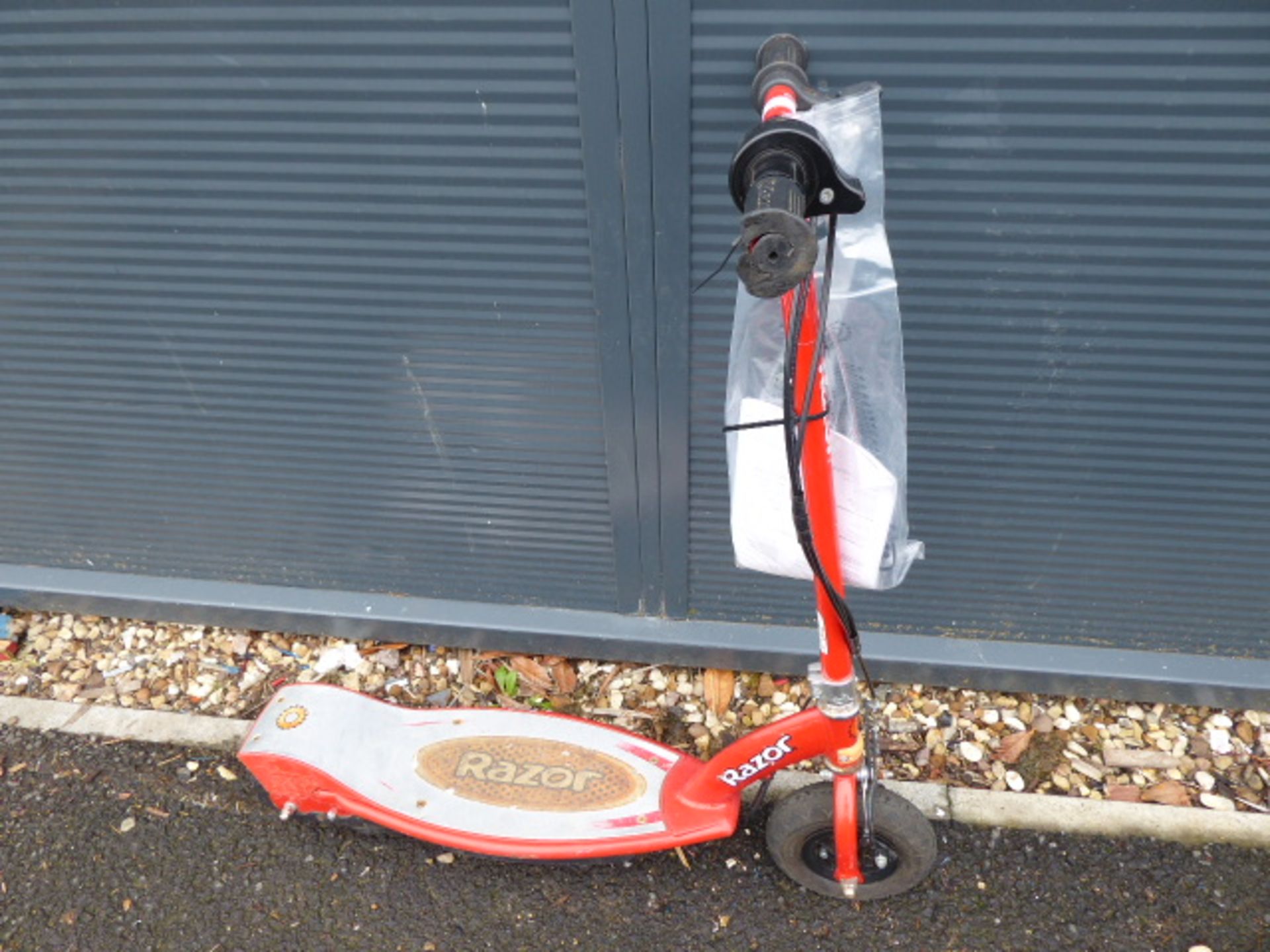 Razor electric scooter with charger