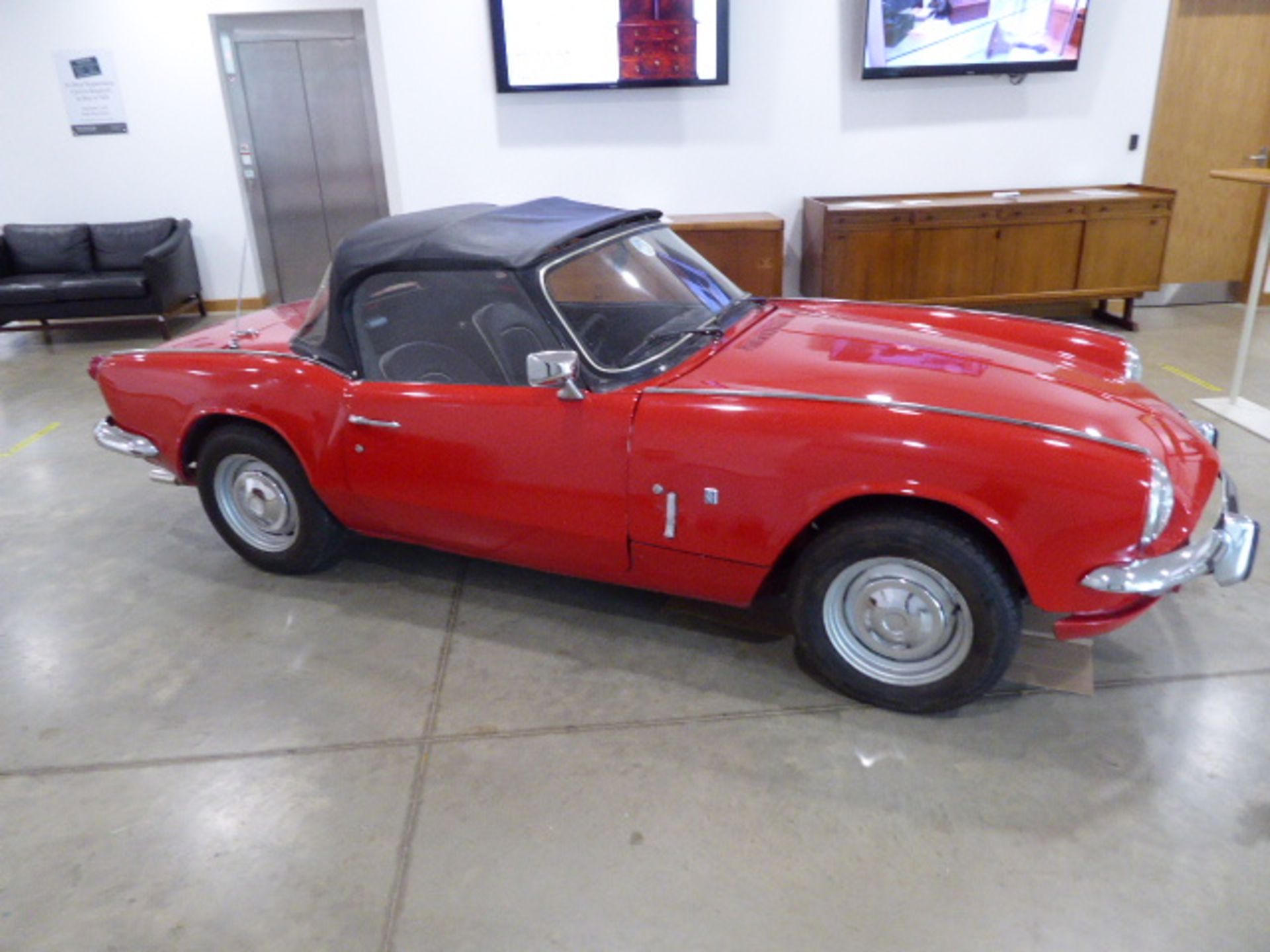 UUT 941H (1970) Triumph Spitfire (MK III), 1.3L petrol in red MOT: N/A (last July 2008) - Image 2 of 8