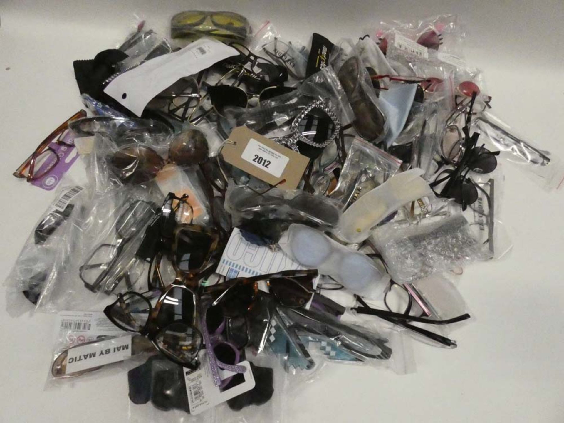 Bag containing quantity of various reading glasses and sunglasses