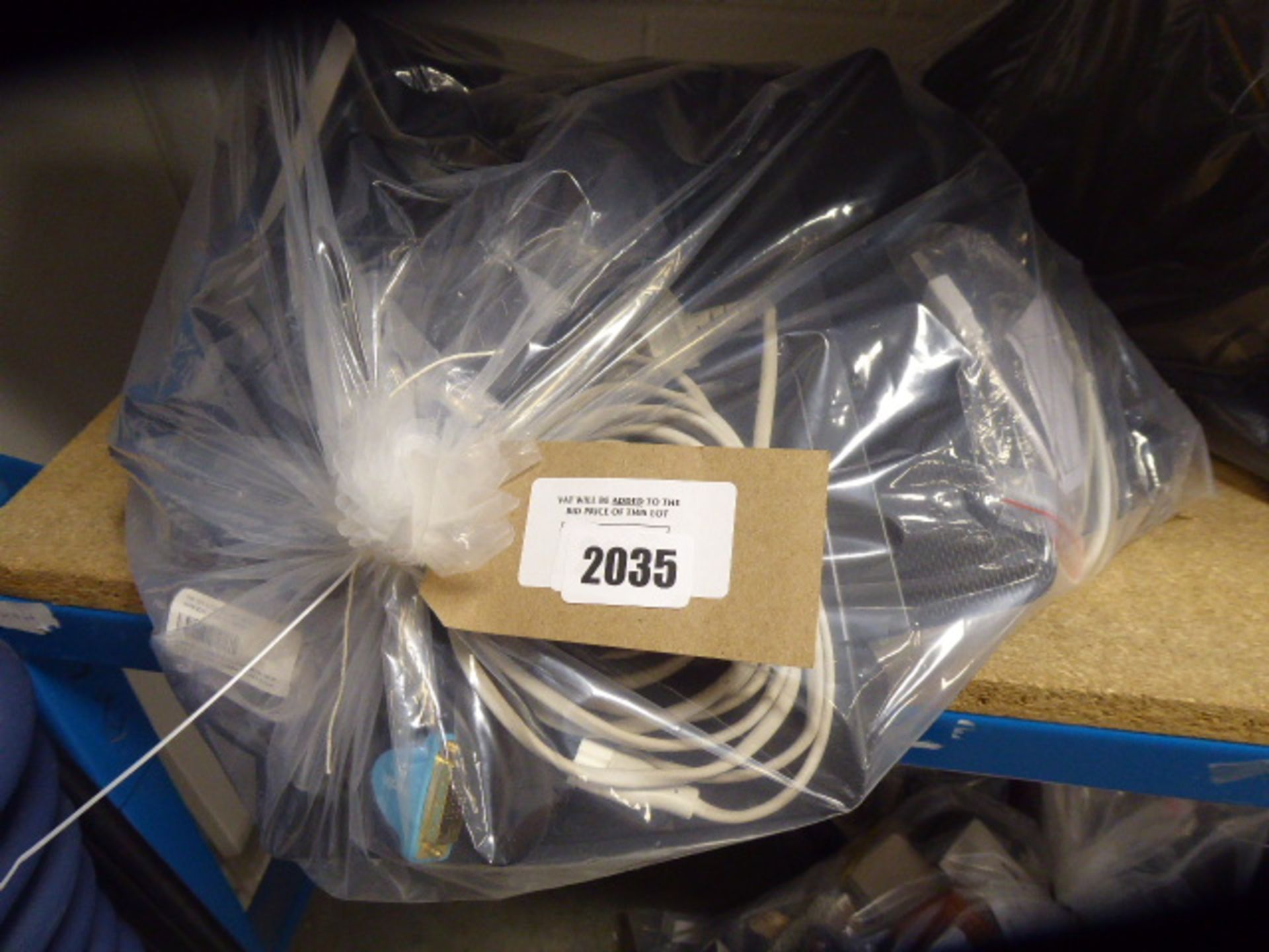 2697 Bag of misc. cables, adaptors, IT equipment etc