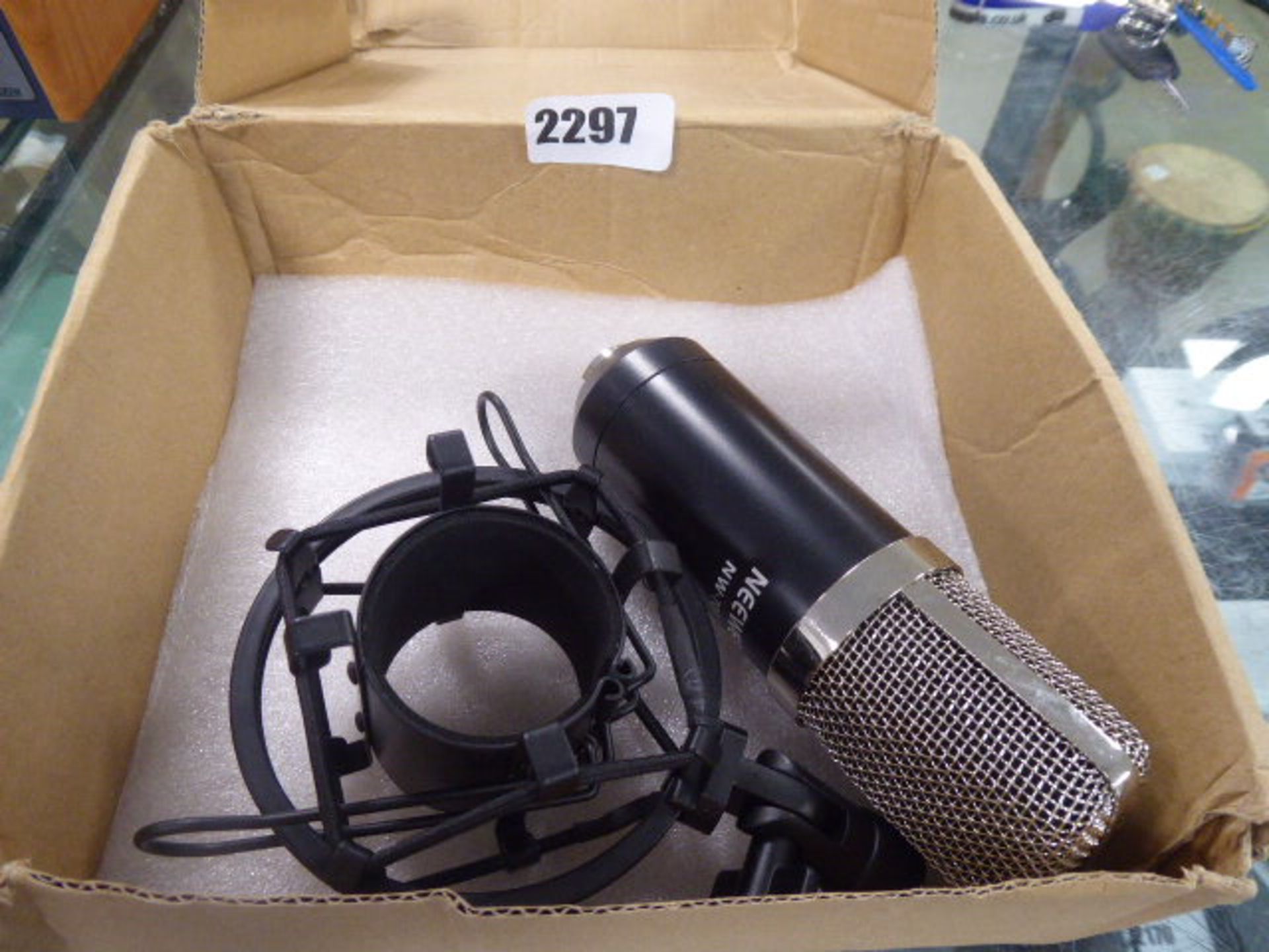 Neewer condensor microphone in box