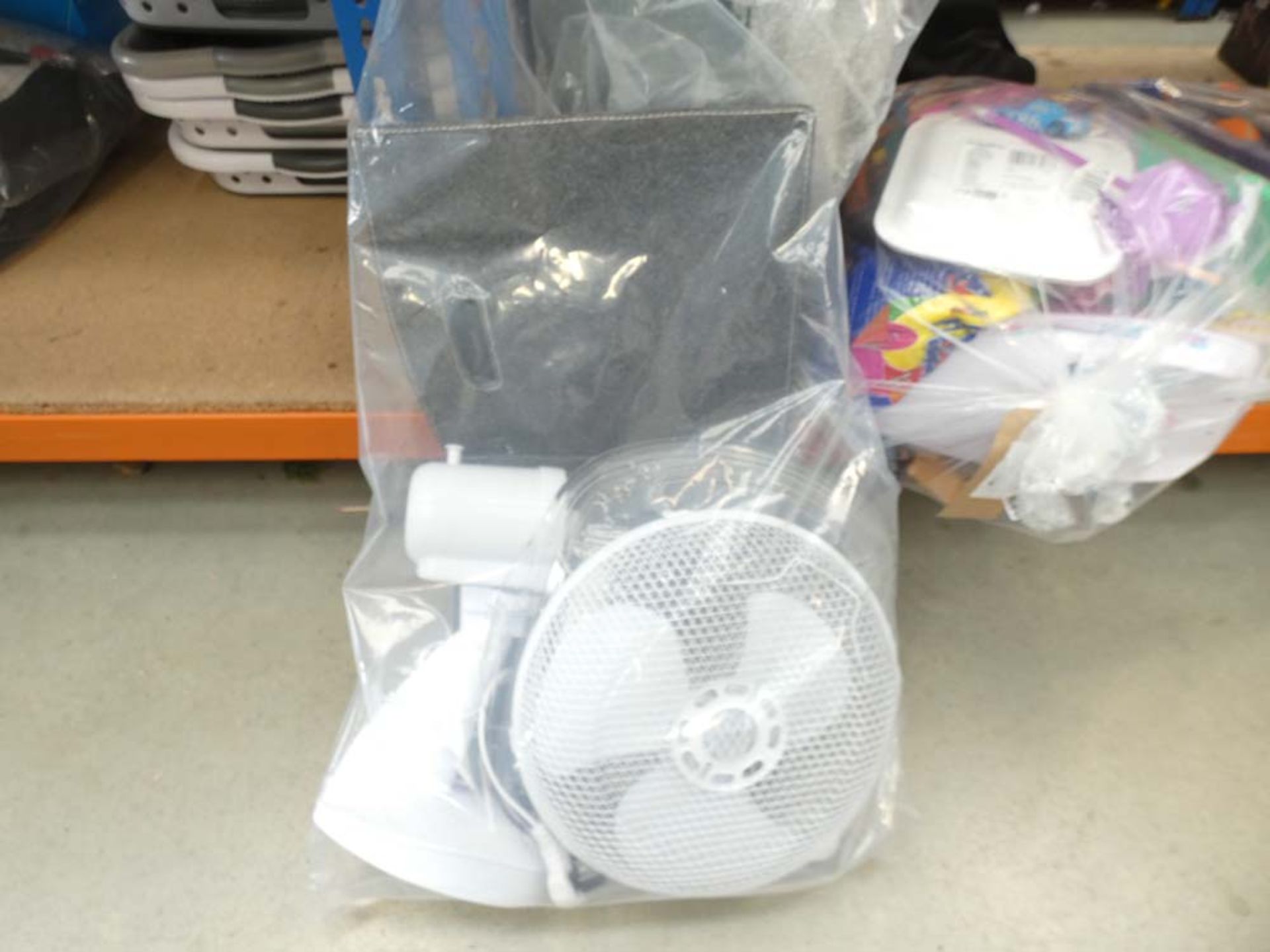 3562 Desk fan, fold up fabric storage box and tumble dryer water container