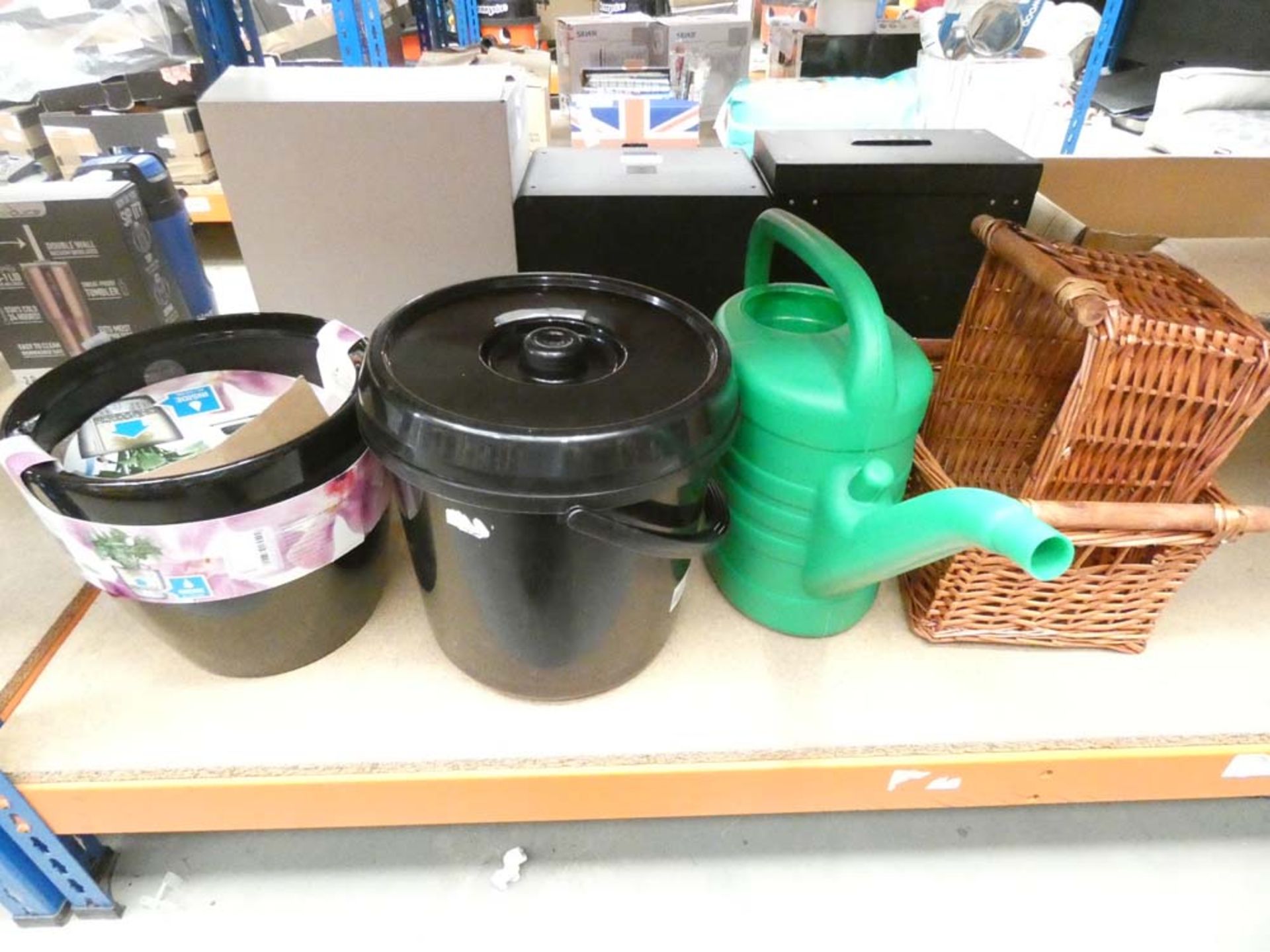 3550 Lechnza plant pot, 2 wicker baskets, lidded black bucket and watering can