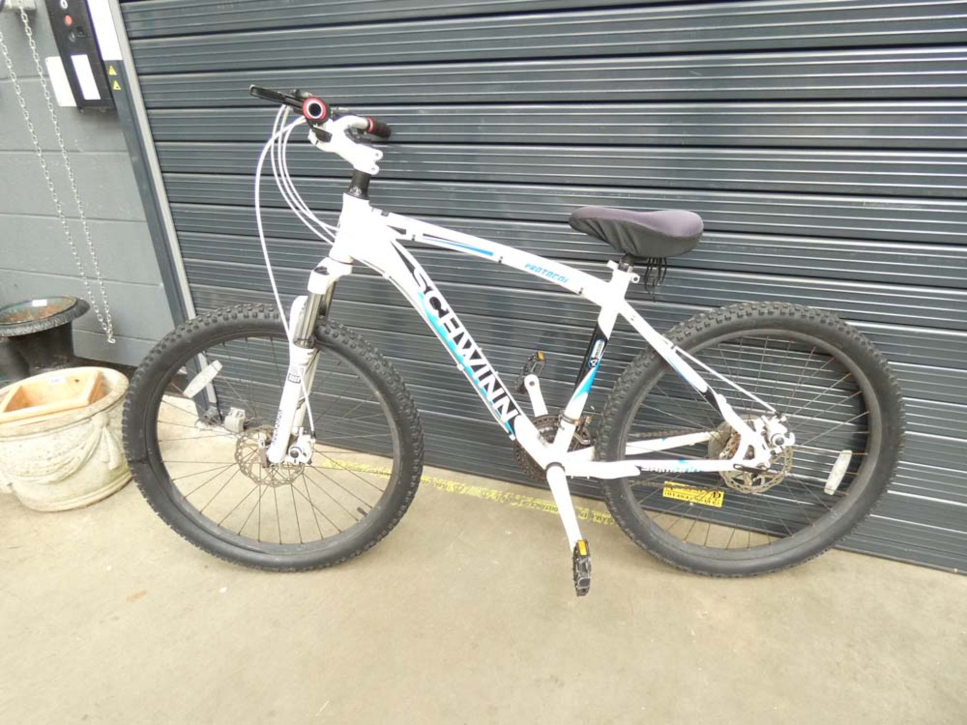 White and blue Schwinn mountain bike