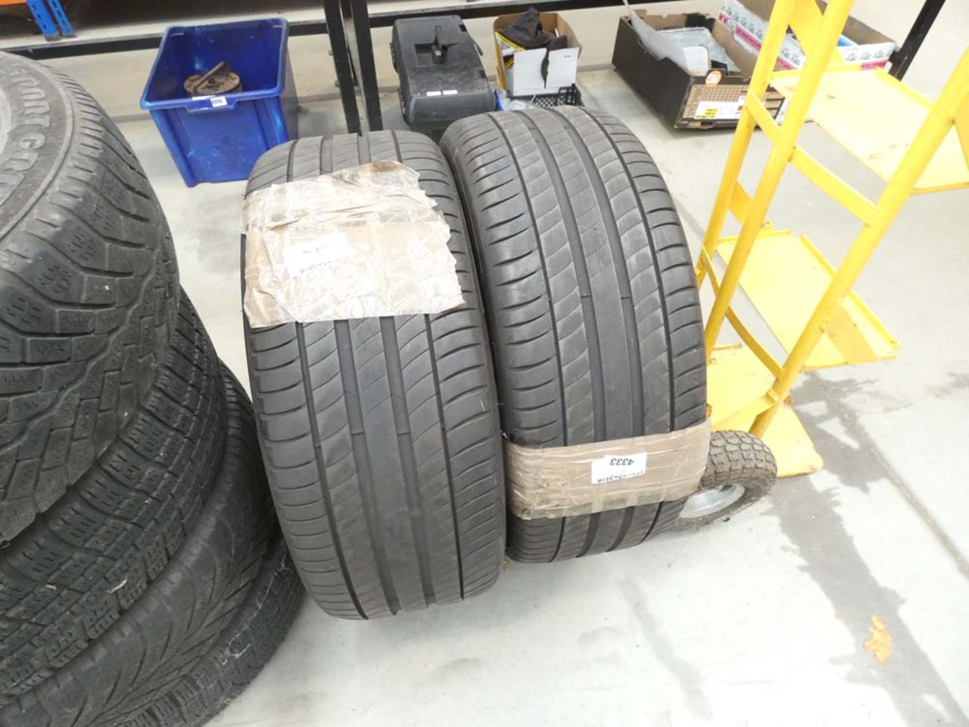 4305 2 Michelin 245 45 R19 tyres