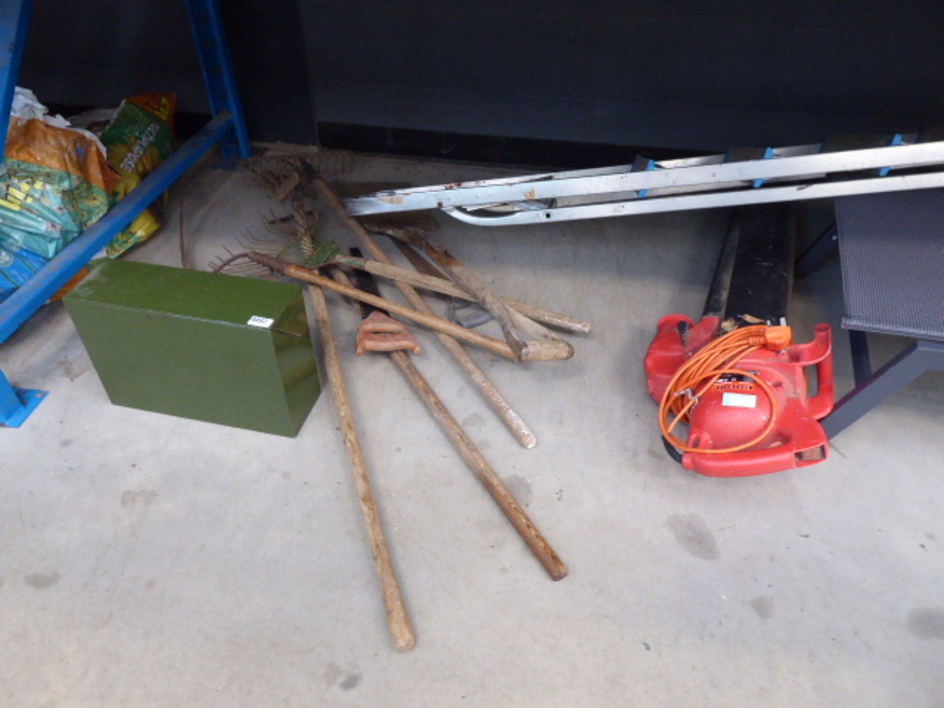 Underbay containing step ladder, leaf blowe, small metal box and a qty of small metal tools