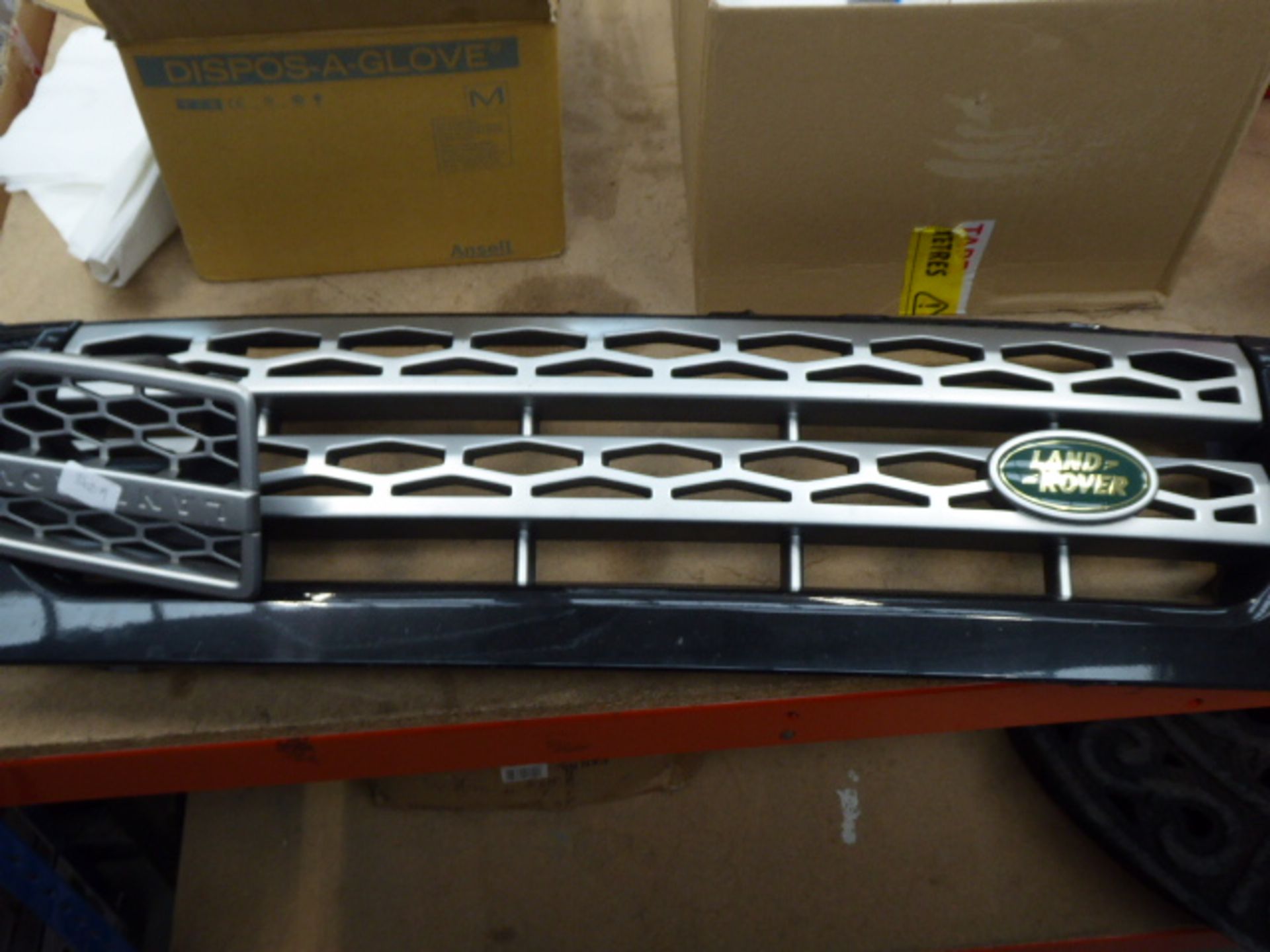 Landrover grill and side pods - Image 2 of 2