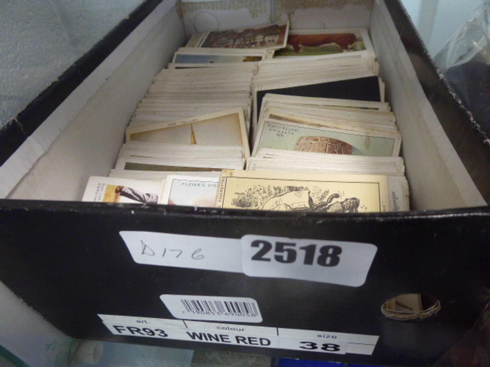 Box containing large quantity of collectable cigarette cards inc. Players and others