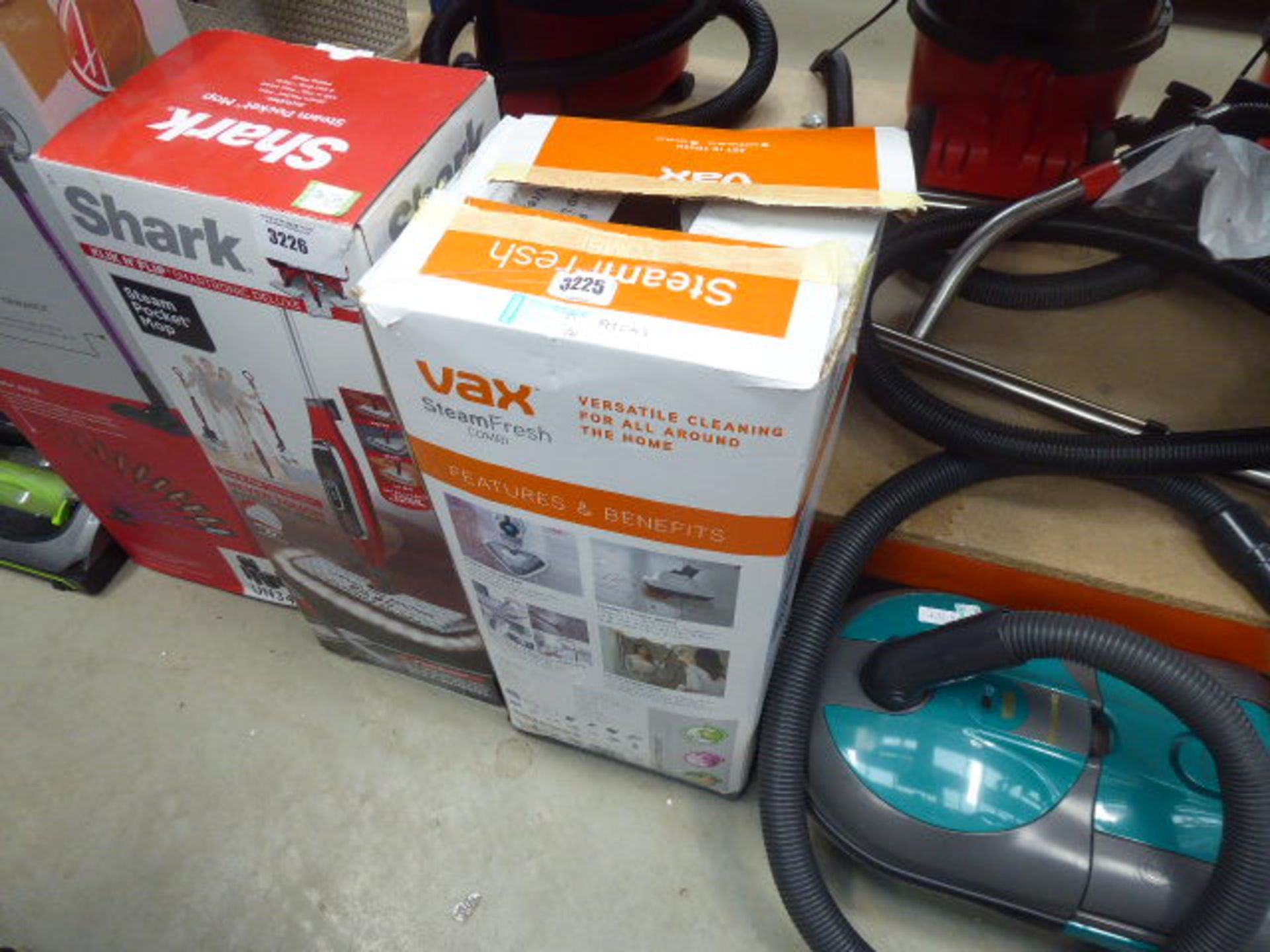 3183 Upright Vax floor cleaner with box