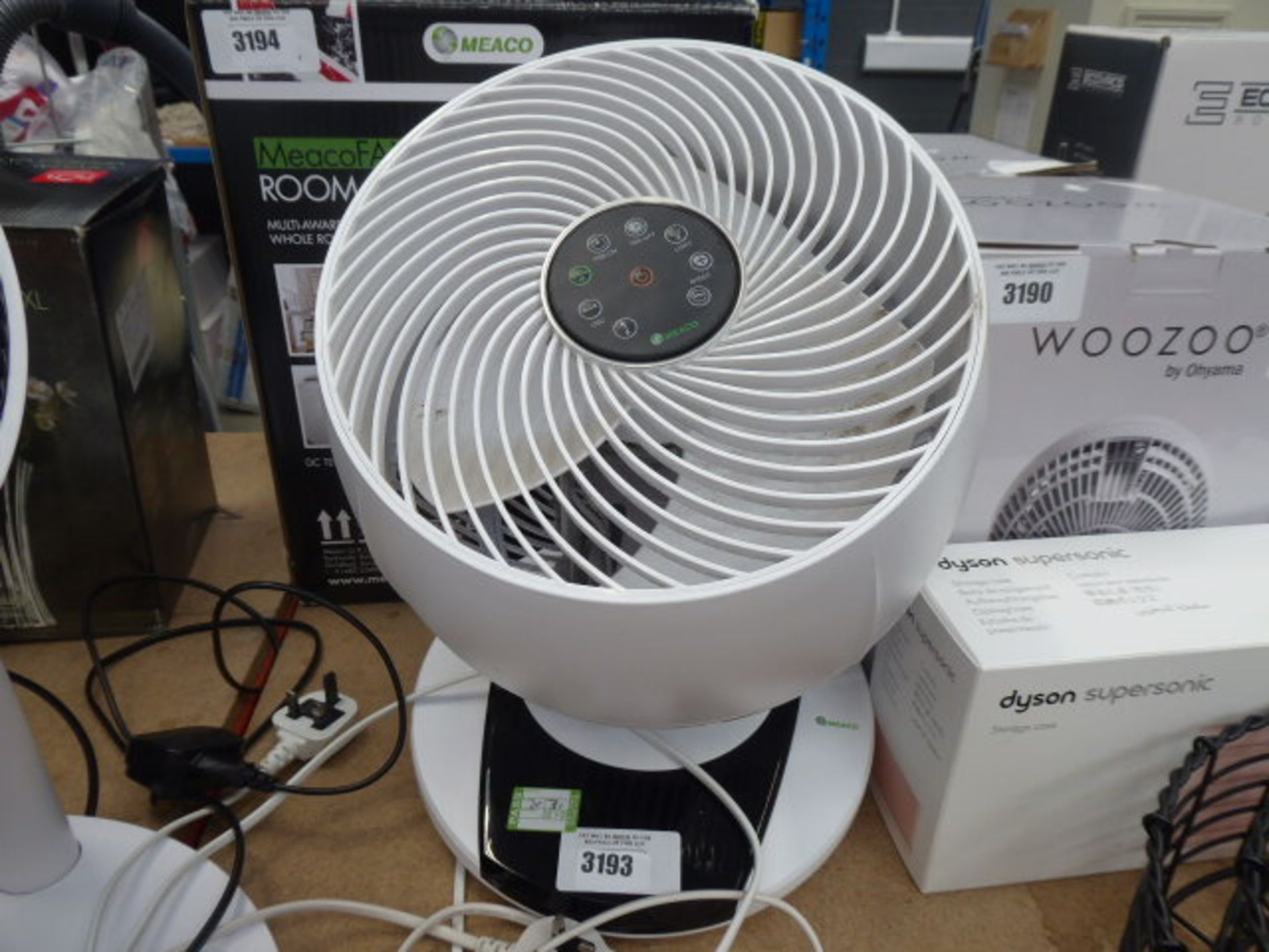 31 Room air circulator fan with remote