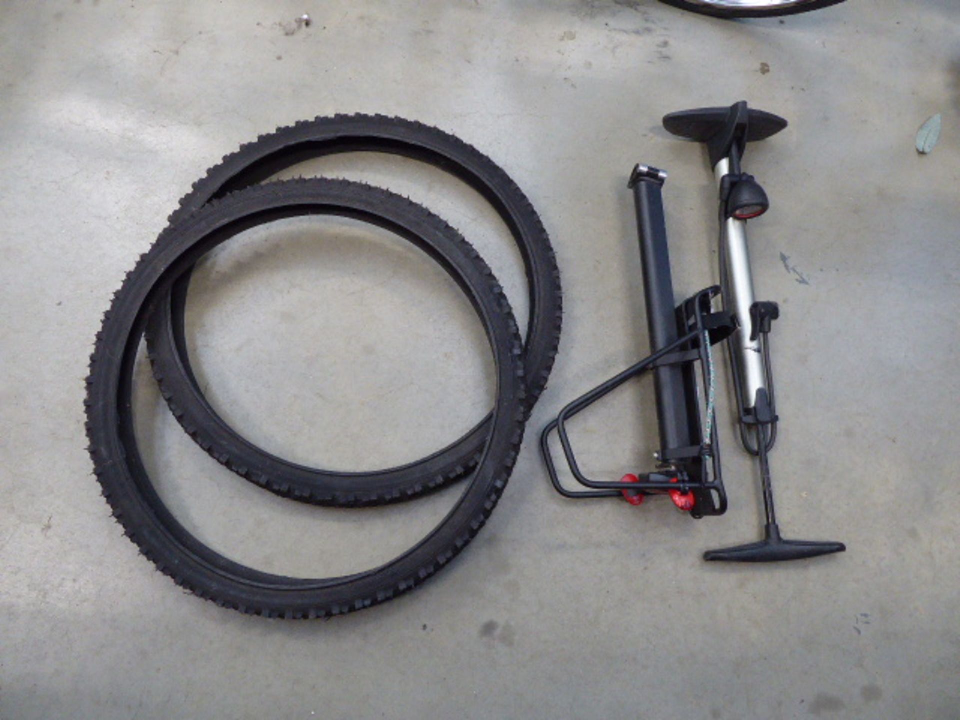 Bike rack, bike pump and 2 tyres